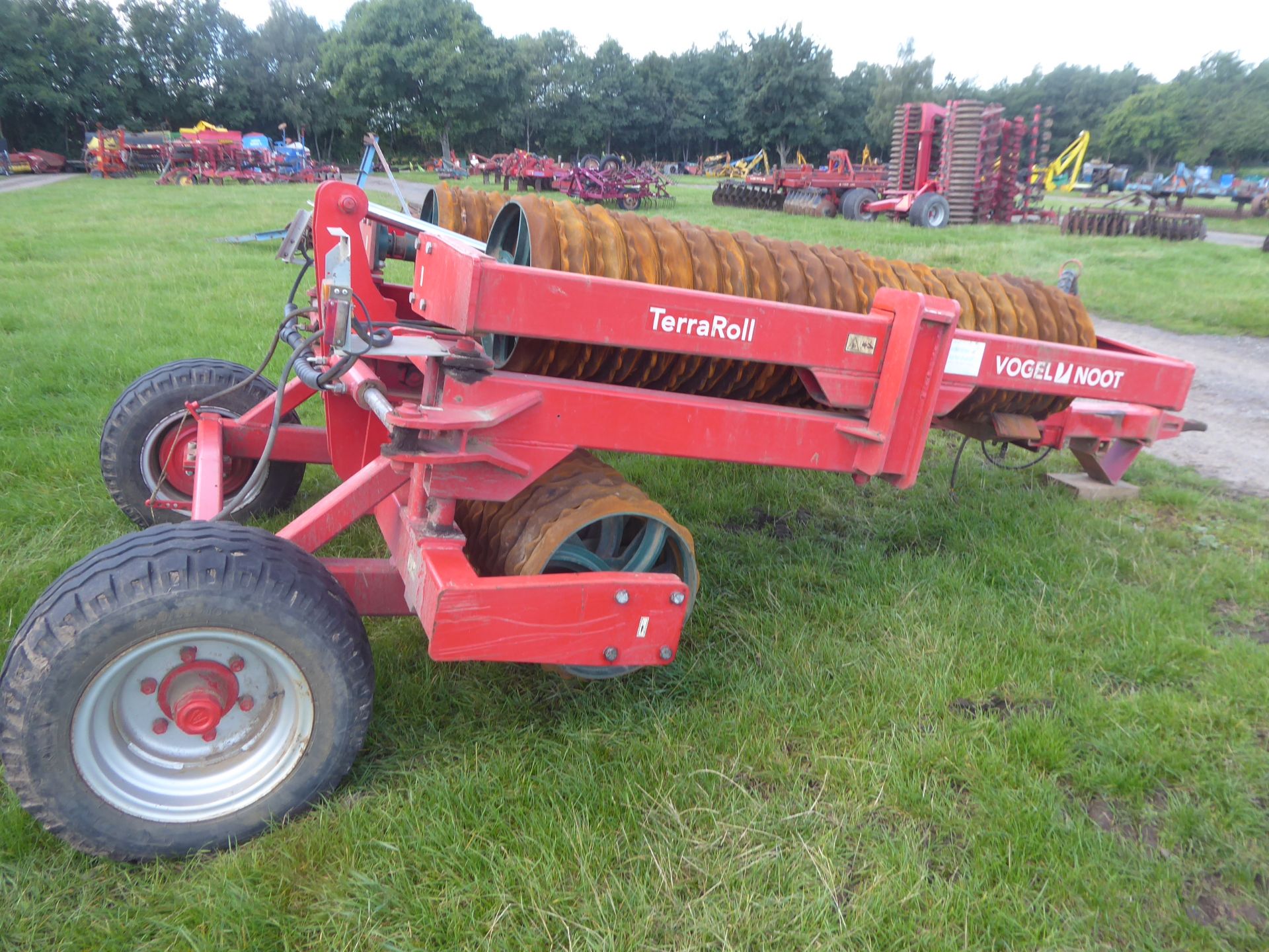 Vogen & Noot Terra Roll hydraulic 6.3m folding rollers with 20" breaker rings, vgc - Image 3 of 4