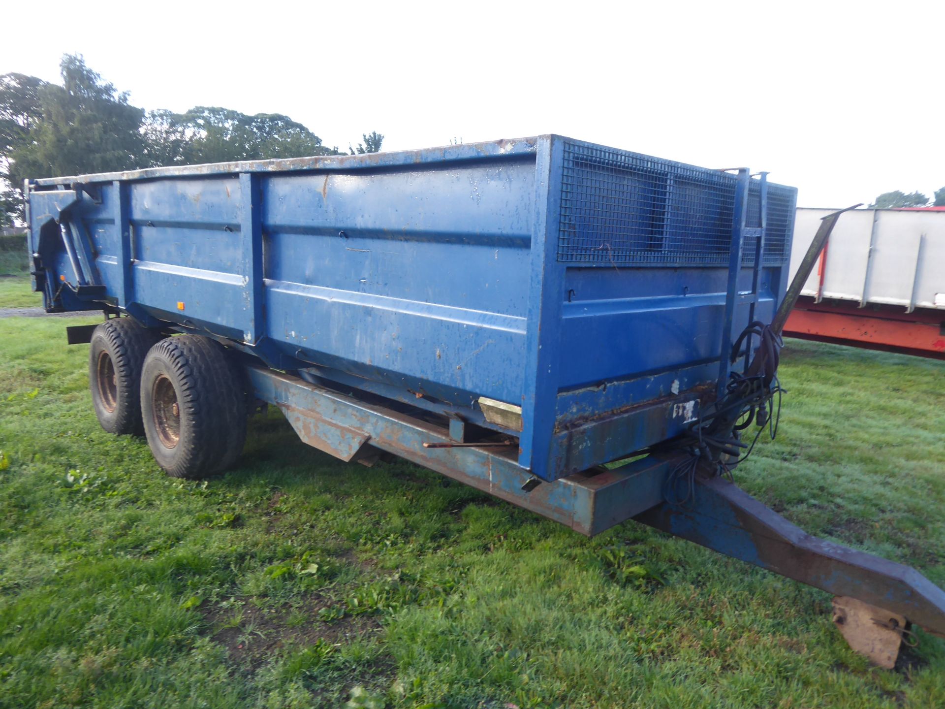 AS 12T trailer with hydraulic door