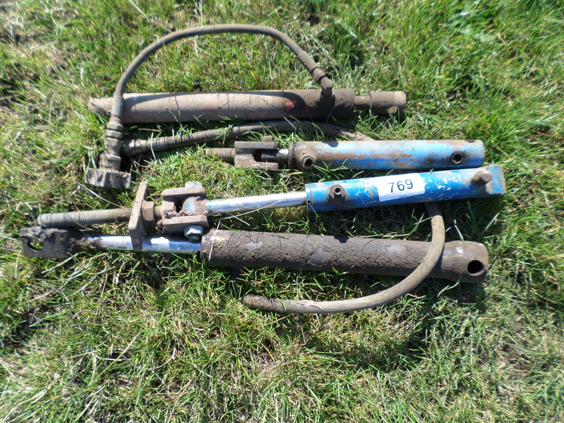 4 various small hydraulic rams