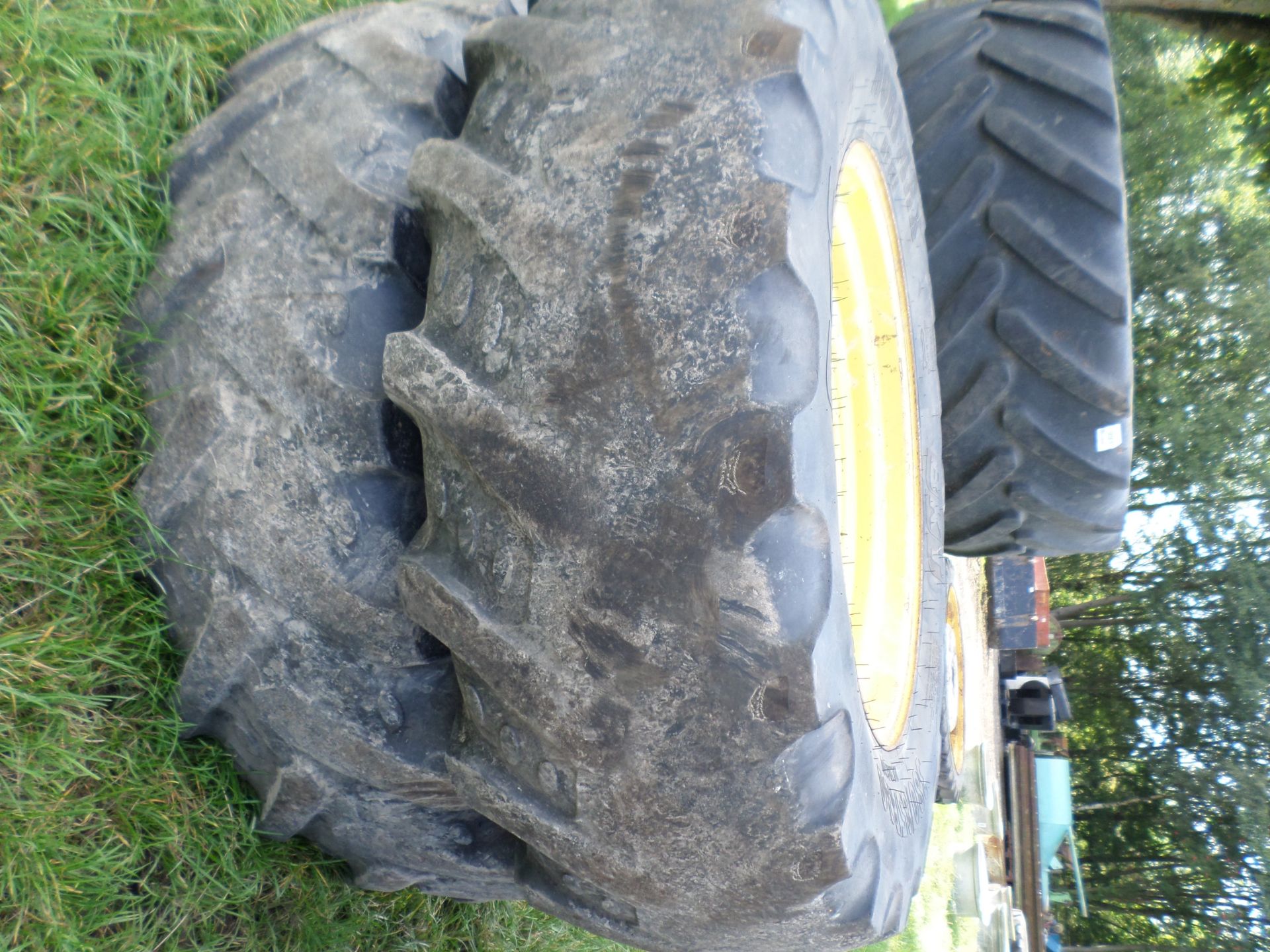 Set of 4 John Deere fixed centre row crop wheels to fit 6020/6030 series, 380/90/46 rears and 380/ - Image 2 of 5