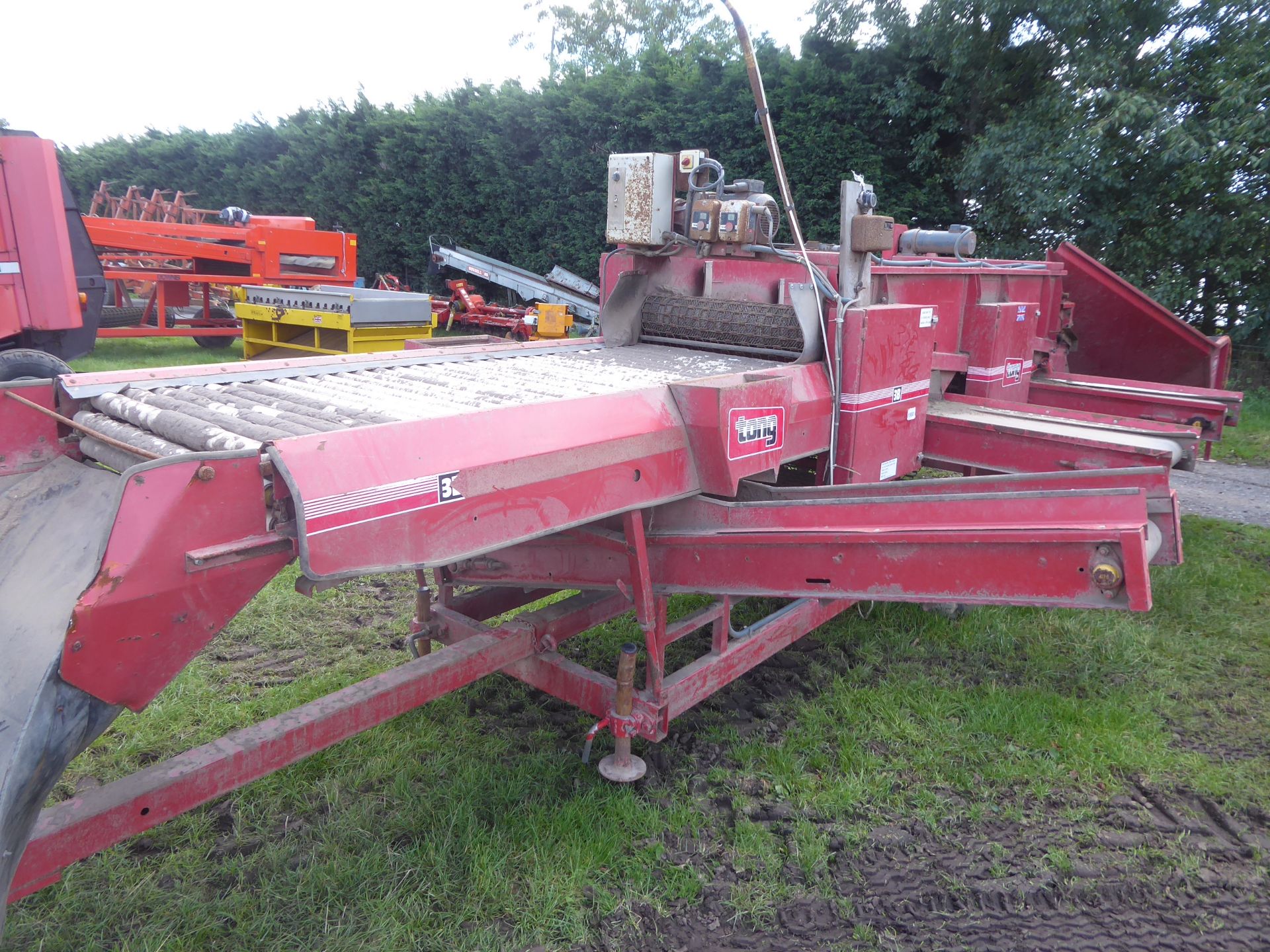 Tong 3B 36" potato grader with 2 screens, hopper, roller table - Image 3 of 4