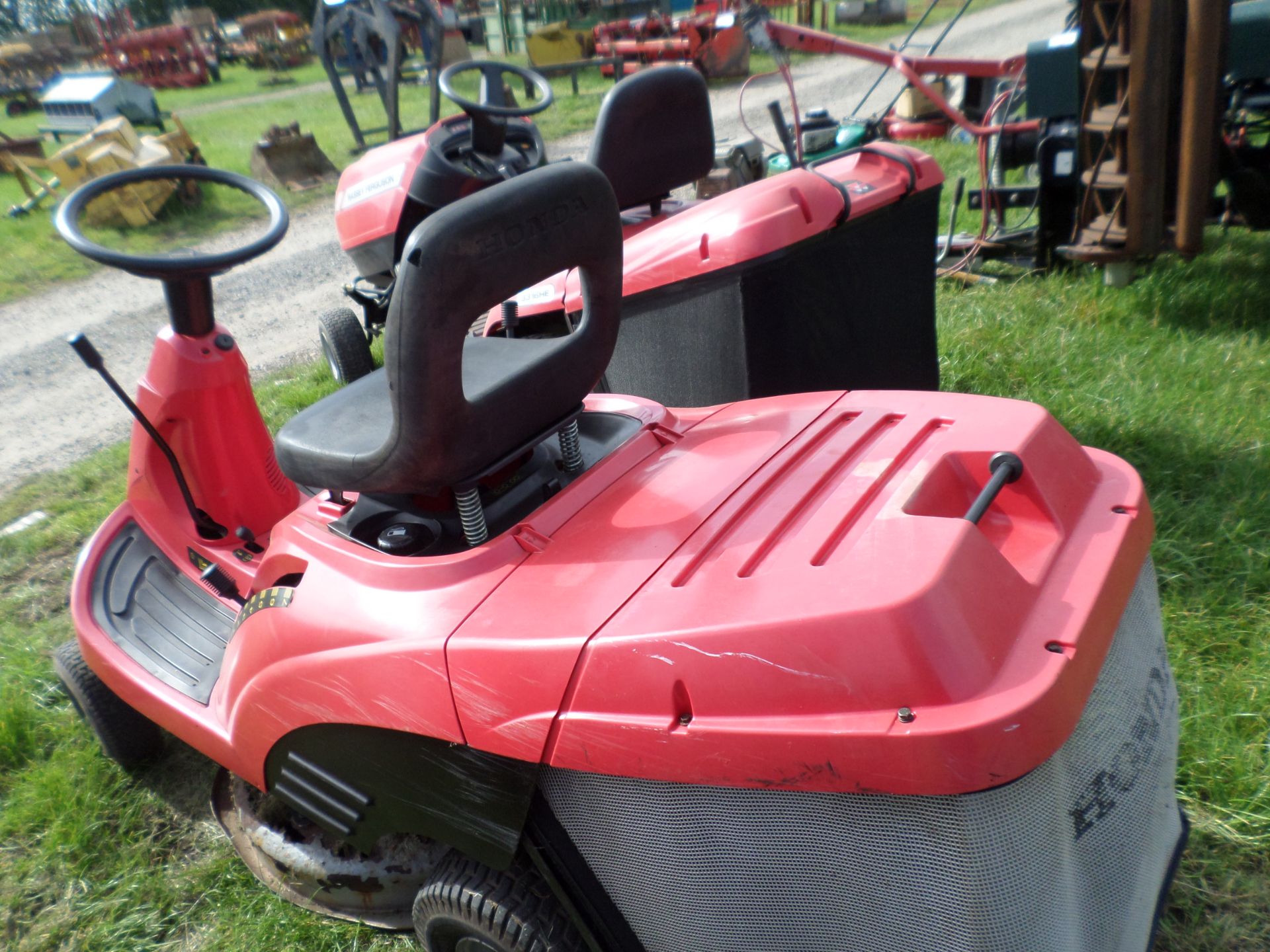 Honda 1211 ride on mower - Image 2 of 2