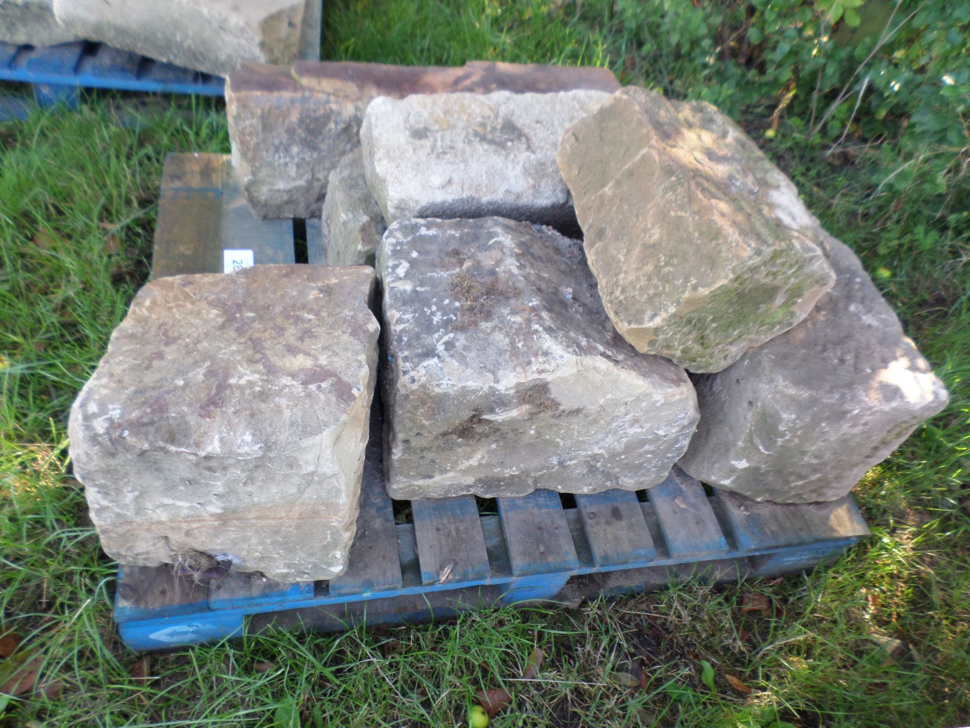 Pallet of building stone - Image 2 of 2