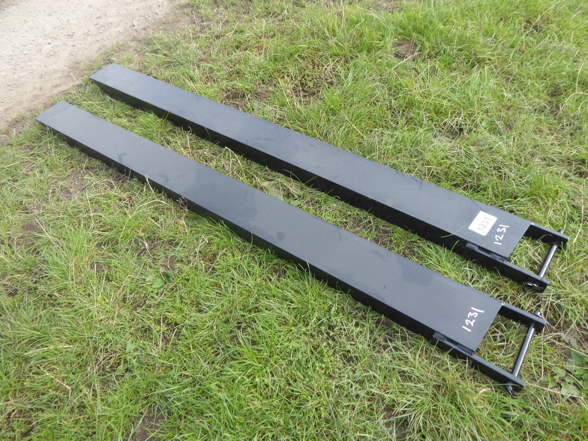 Pair of heavy duty forklift extensions