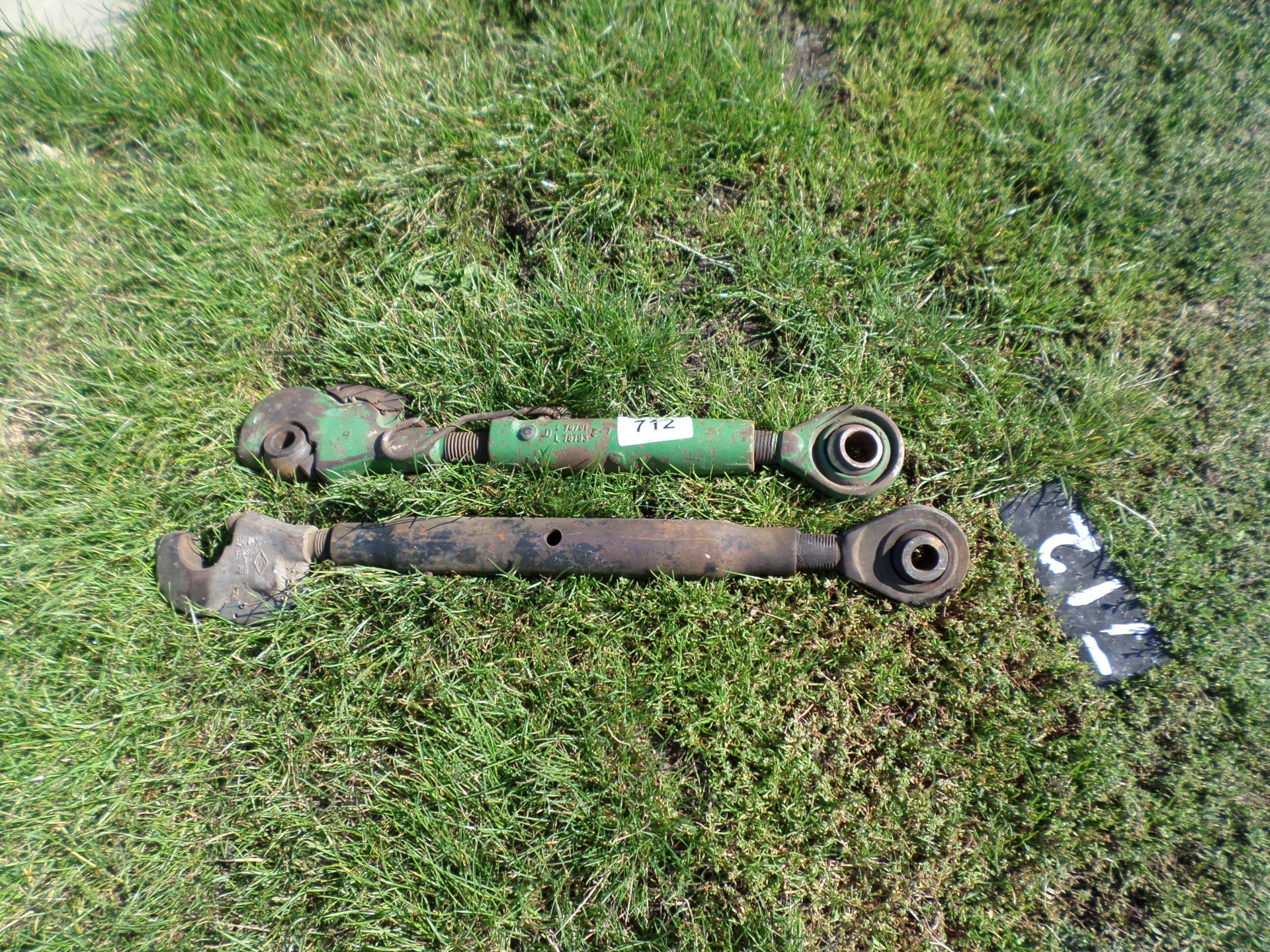2 top links, one for John Deere and another