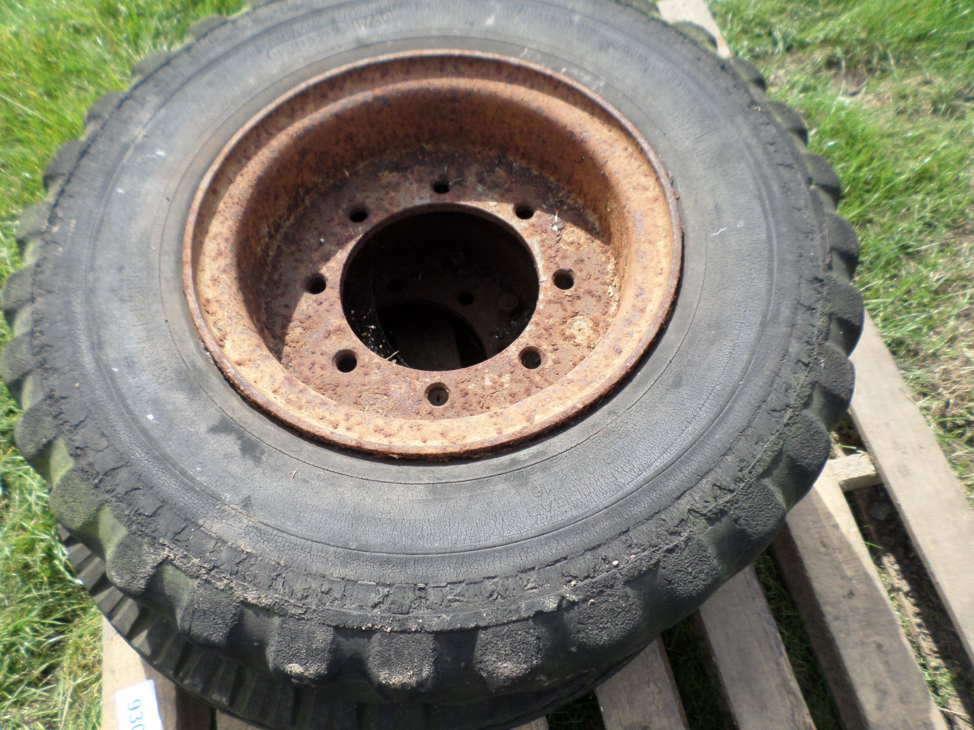 2 x 9/16 tyres on 8-stud rims - Image 2 of 2