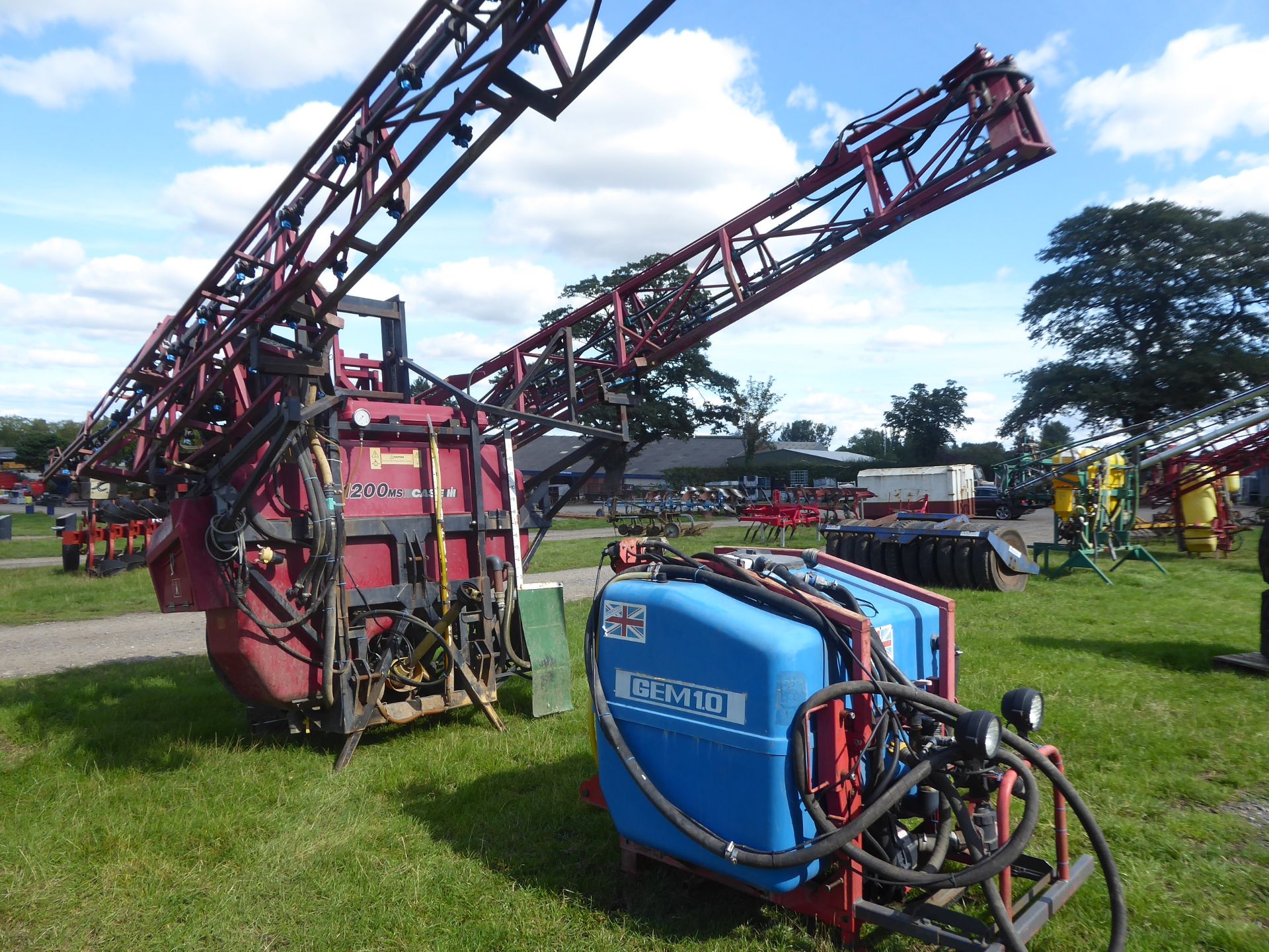 2000 Case MS1200 mounted sprayer, 24m booms, boom tilting 5 sections c/w Gem 1,000ltr front tank
