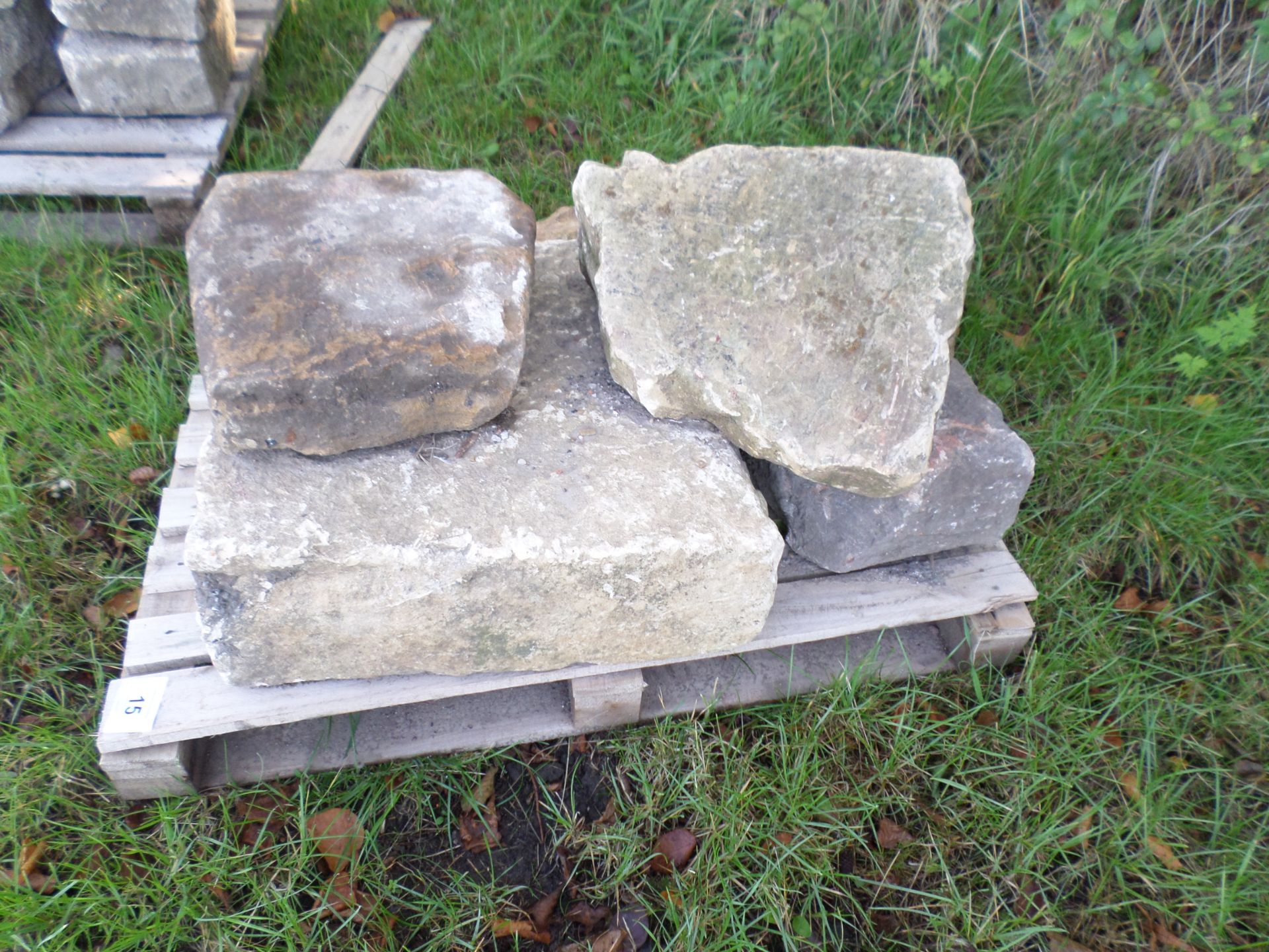 Pallet of building stone - Image 2 of 2