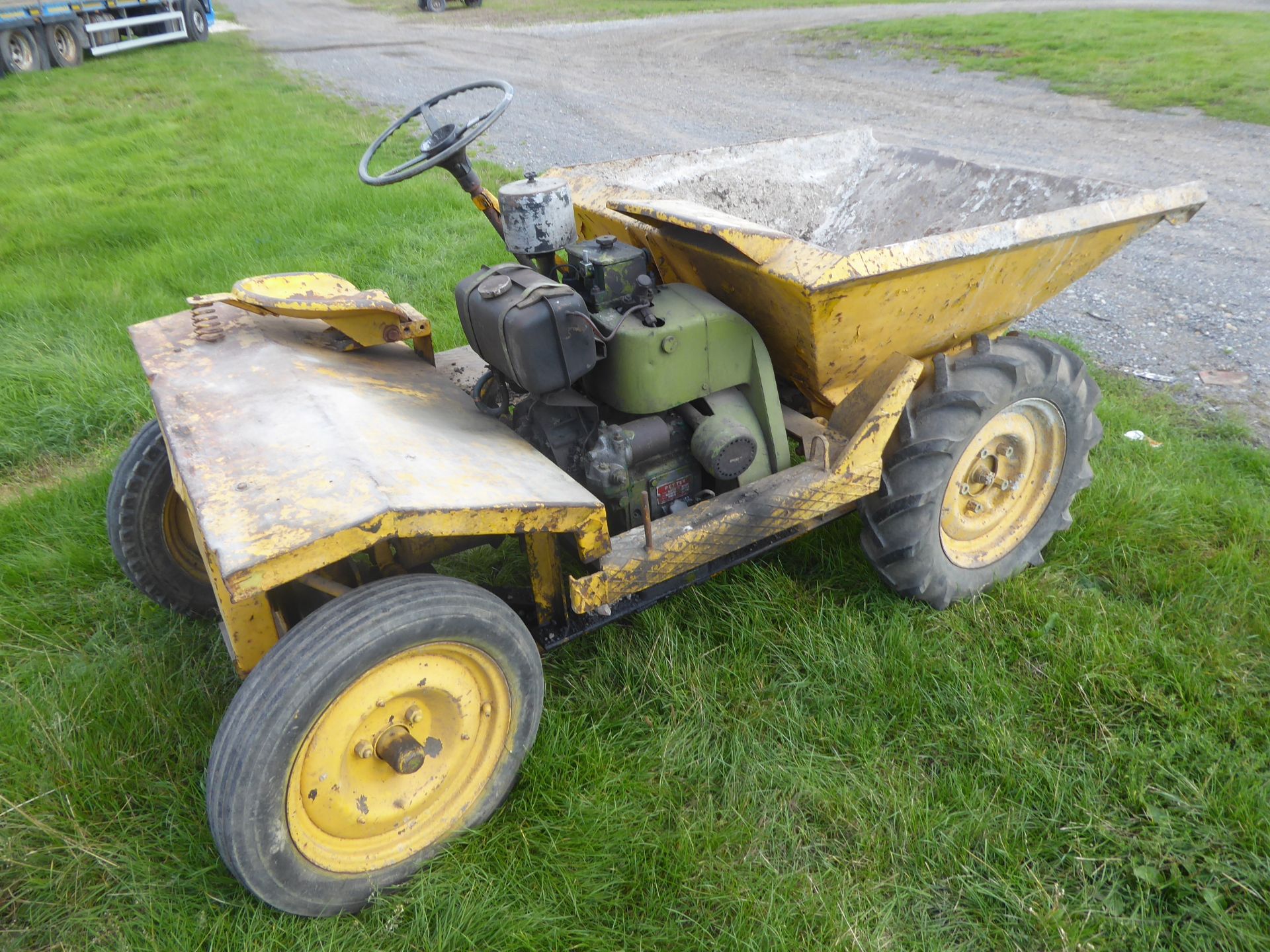 Thwaites 1T dumper, runs and drives NO VAT, starting handle in office