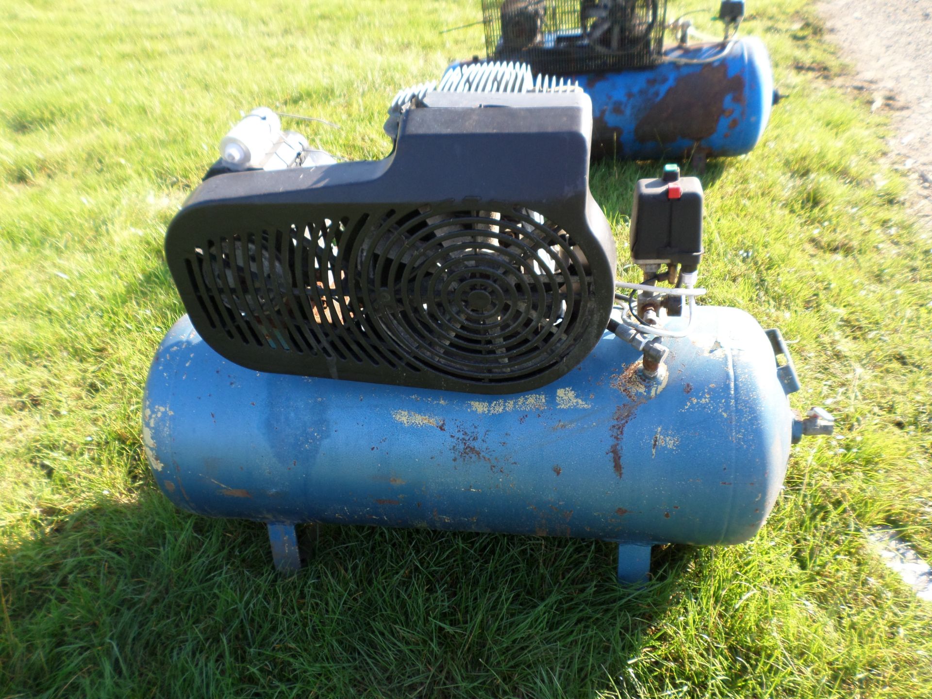 200ltr electric air compressor - Image 2 of 2