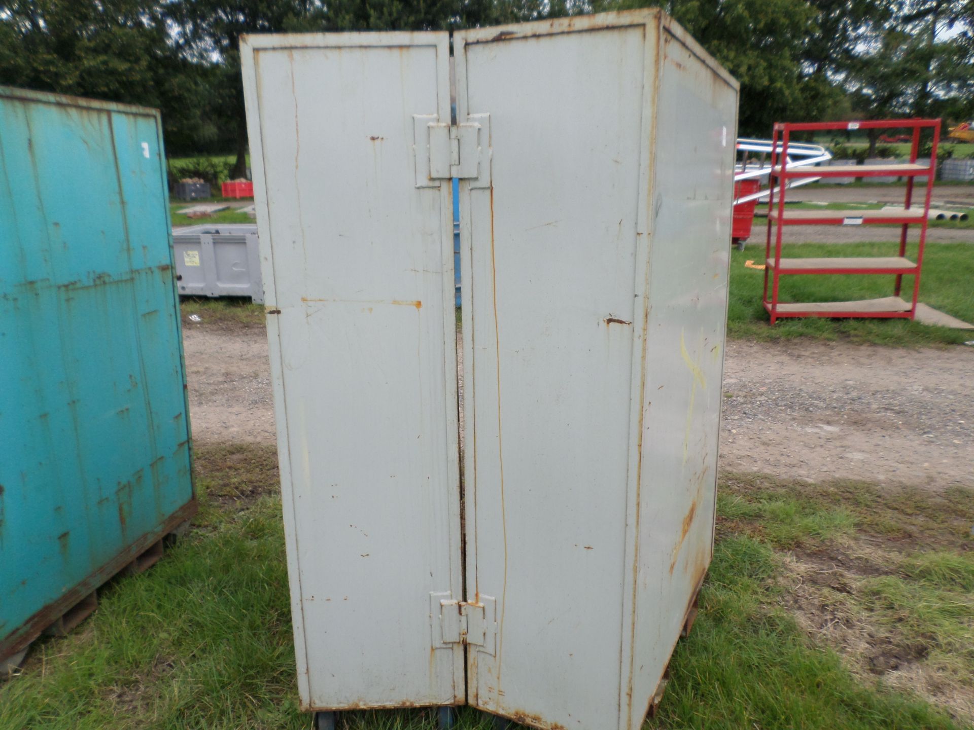 Large site toolbox locker on castors NO VAT - Image 2 of 2