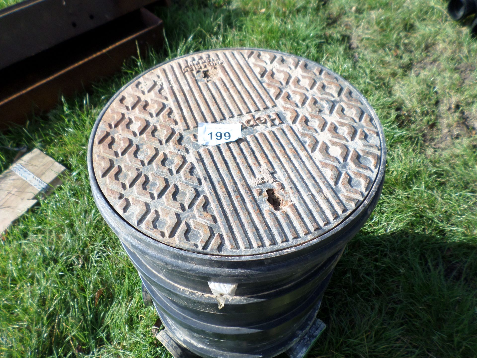 Manhole and lid NO VAT - Image 2 of 2