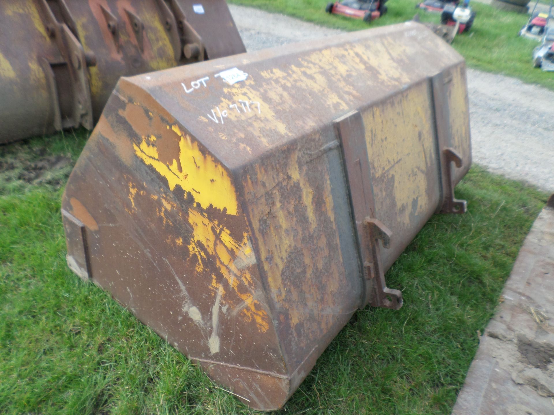 6'6" grain bucket for tractor - Image 2 of 3