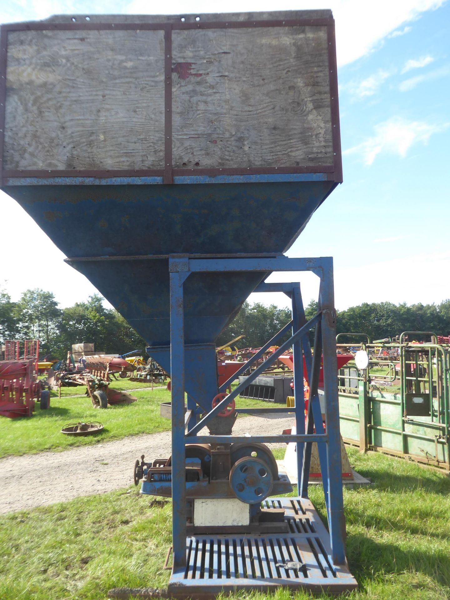 Rolling mill c/w hopper - Image 2 of 4