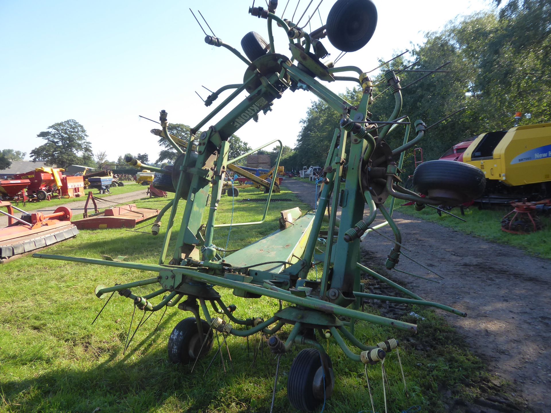 Krone 6 rotor hay tedder with PTO - Image 2 of 3