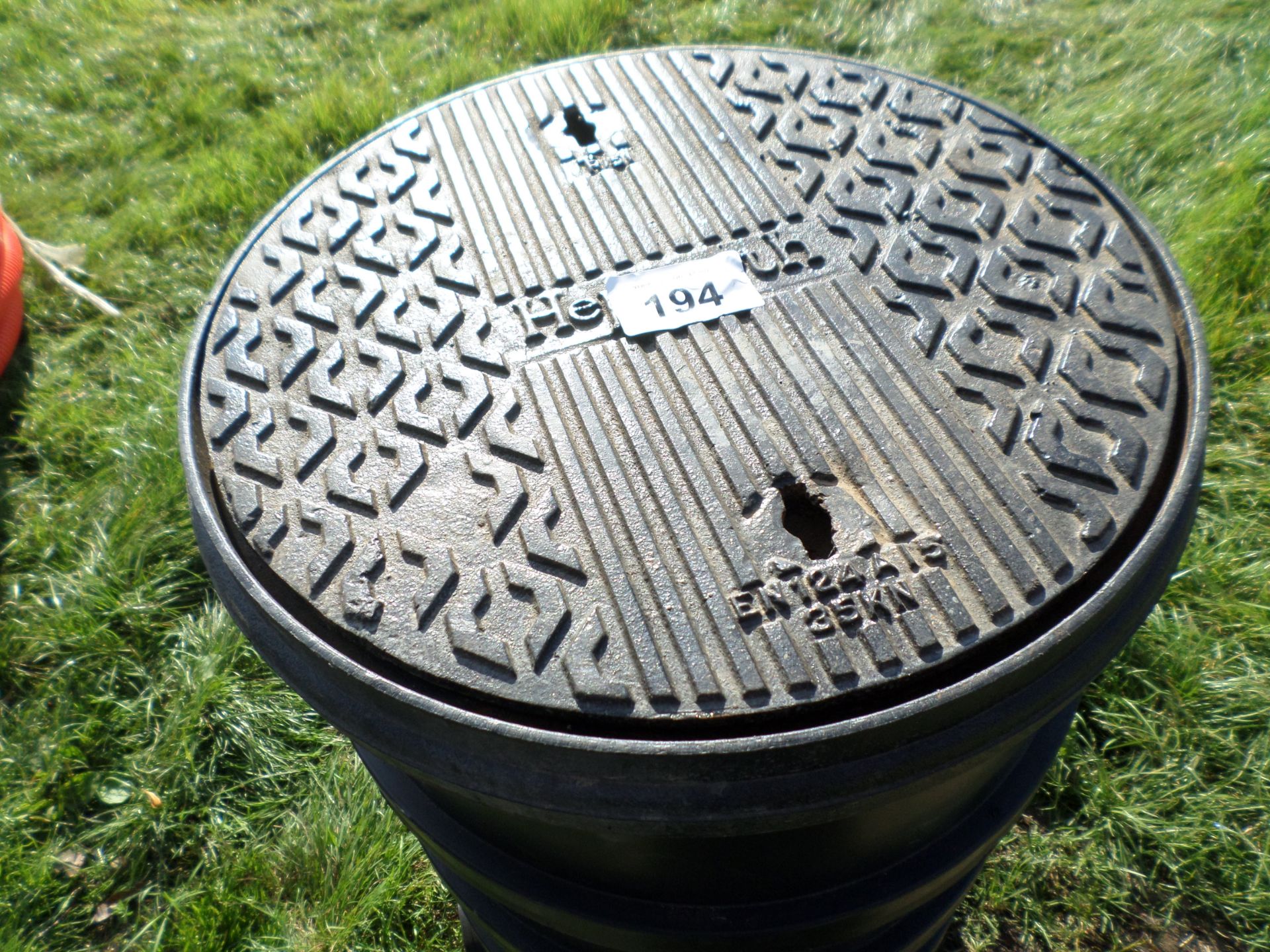 Manhole and lid NO VAT - Image 2 of 2