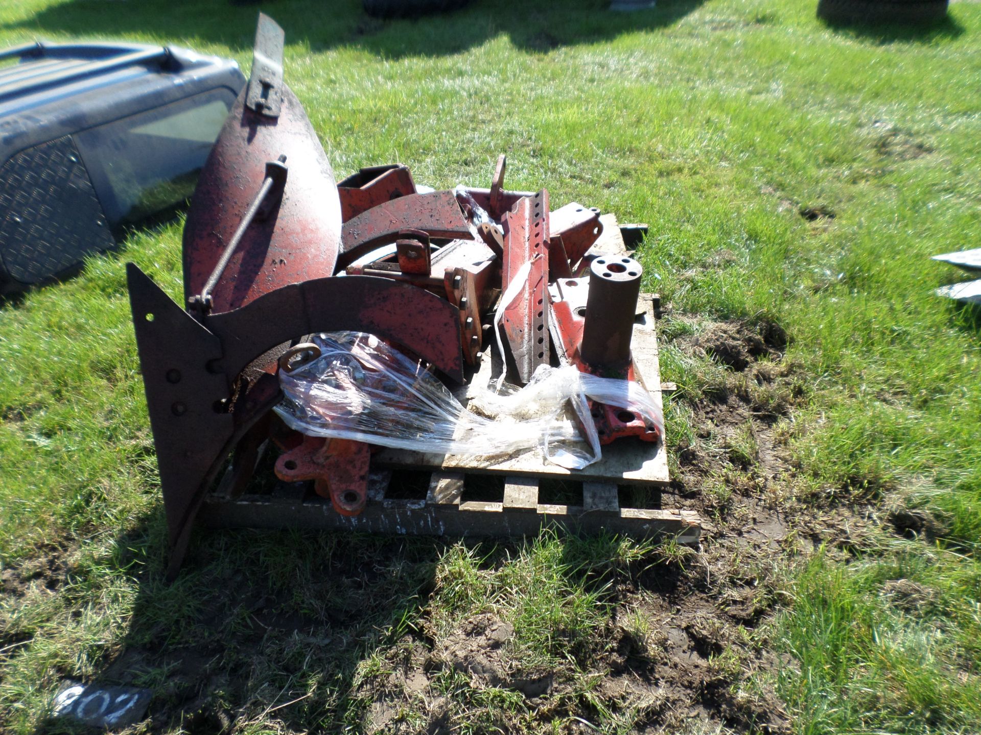 Pallet of Kverneland plough metal - Image 2 of 2