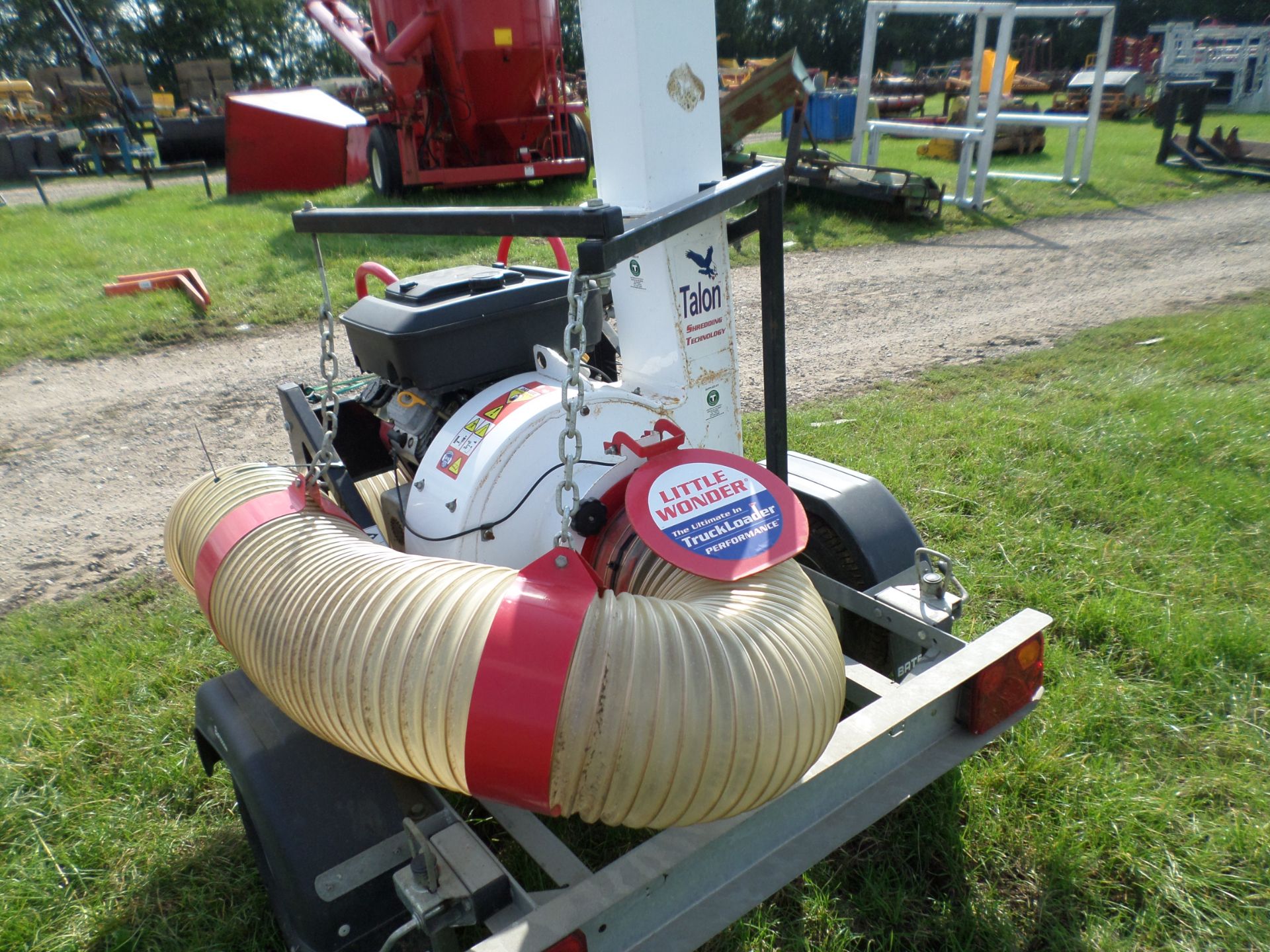 Little Wonder leaf and debris shredder - Image 2 of 3