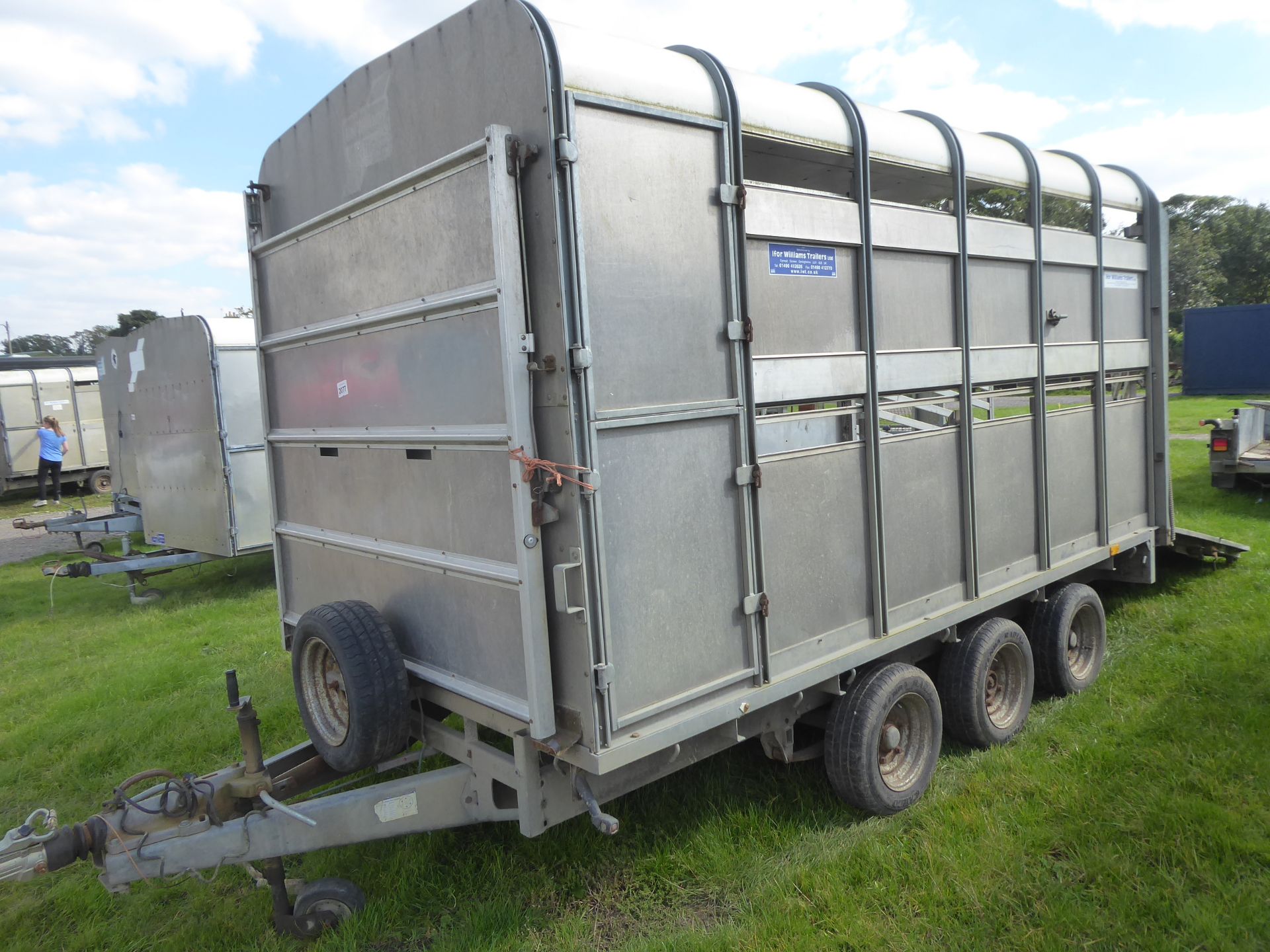 Ifor Williams 12ft tri-axle cattle trailer c/w sheep decks - Image 2 of 4