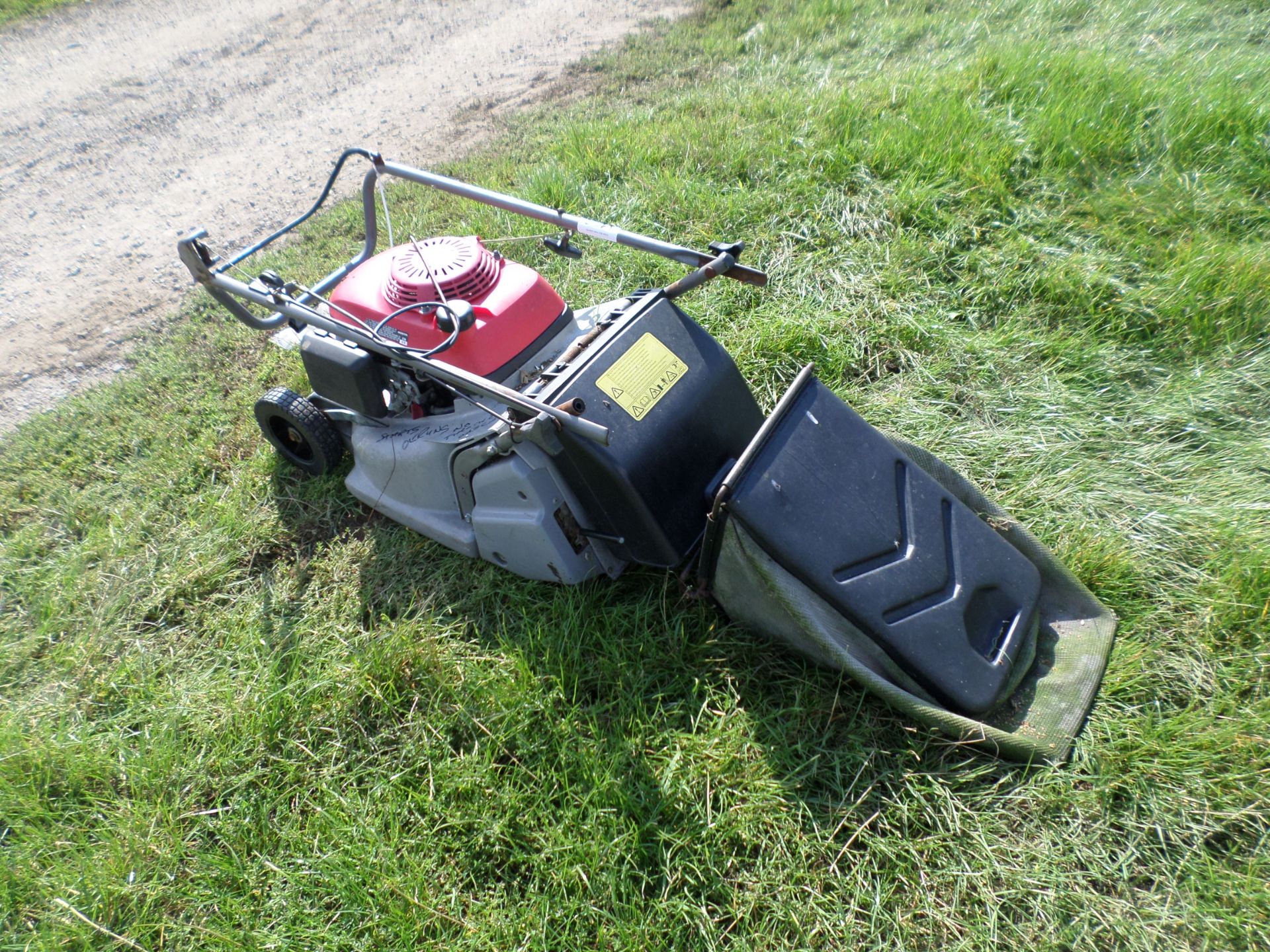 Honda mower NO VAT - Image 2 of 2