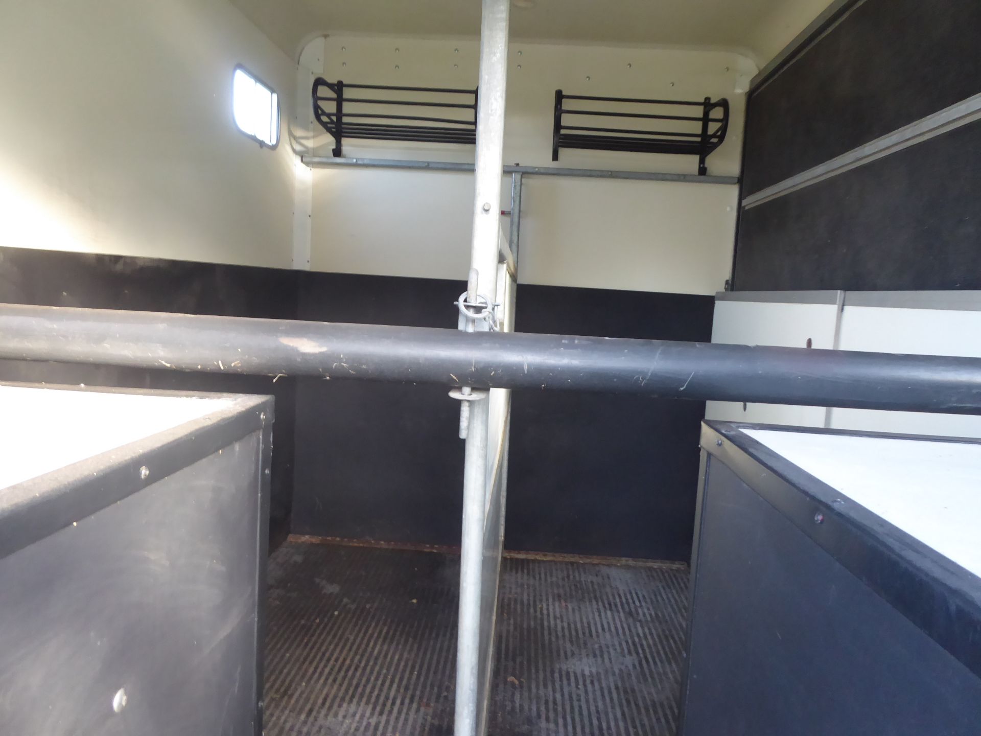 2010 Equitrek Show Trekka L horse trailer, black with silver graphics, carries 2 x 17.2hh, NO VAT - Image 3 of 7