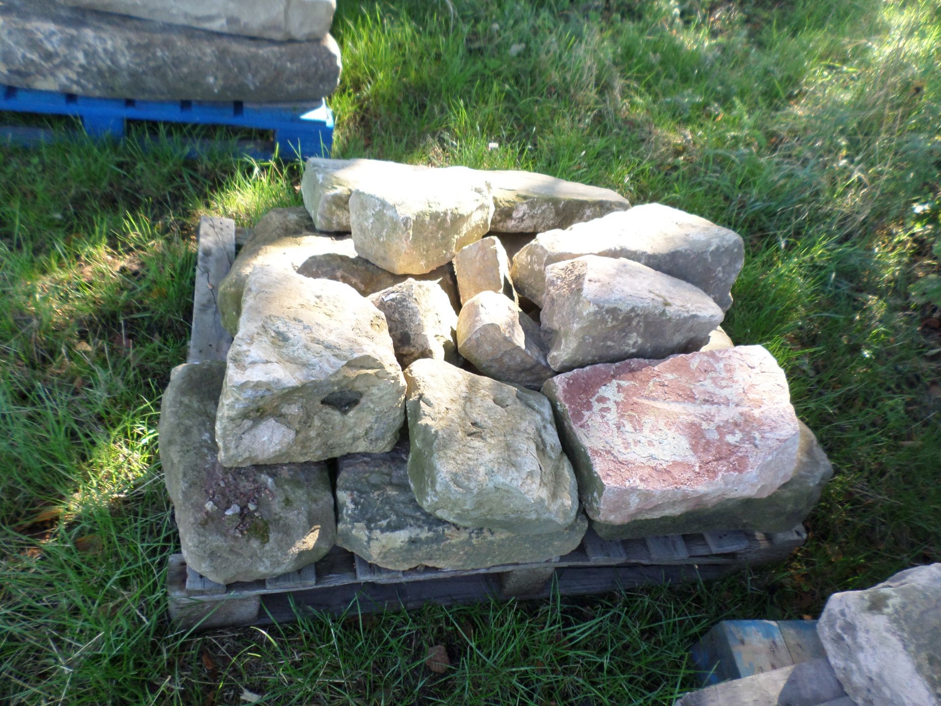 Pallet of building stone - Image 2 of 2