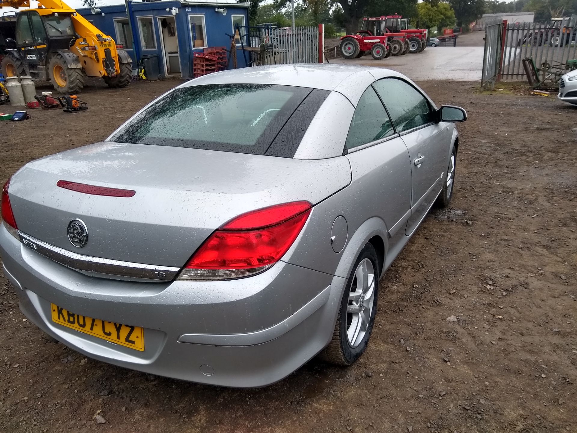 2007 Vauxhall Astra Convertible KB07CYZ 2007 Vauxhall Astra 1.8 Twin Top Convertible, MOT EXP - 00's - Image 7 of 10