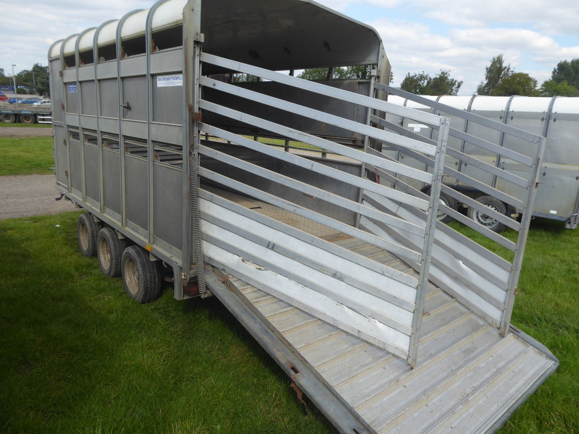 Ifor Williams 12ft tri-axle cattle trailer c/w sheep decks - Image 3 of 4