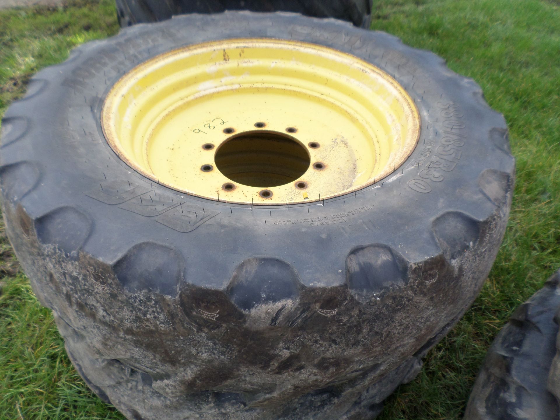 Set of 4 John Deere fixed centre row crop wheels to fit 6020/6030 series, 380/90/46 rears and 380/ - Image 4 of 5