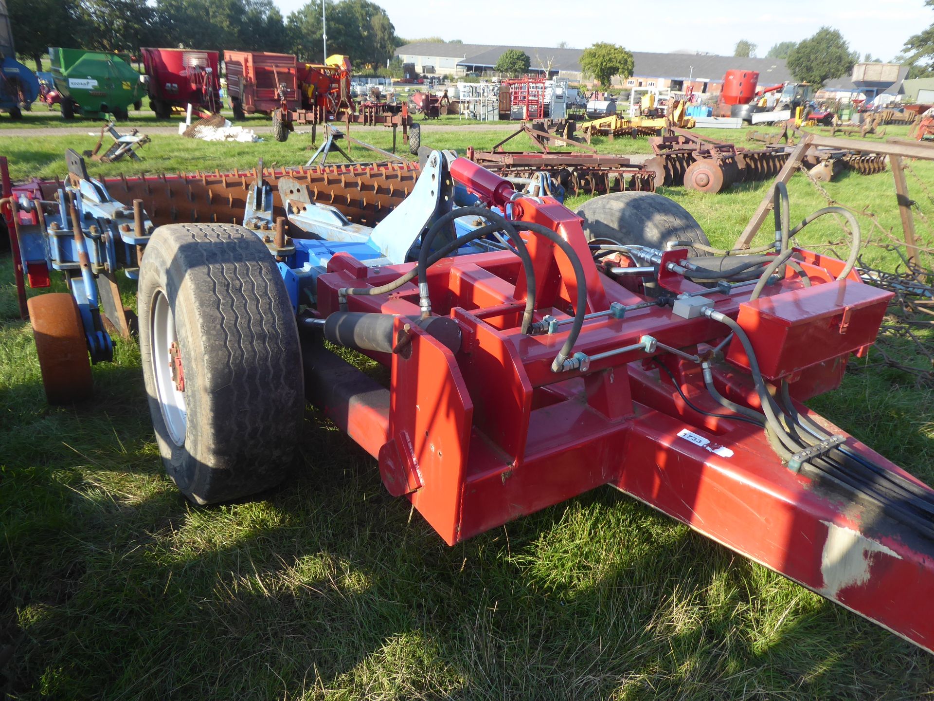 Farmright V form flatlift, 5 legs with tool carrier - Image 2 of 5