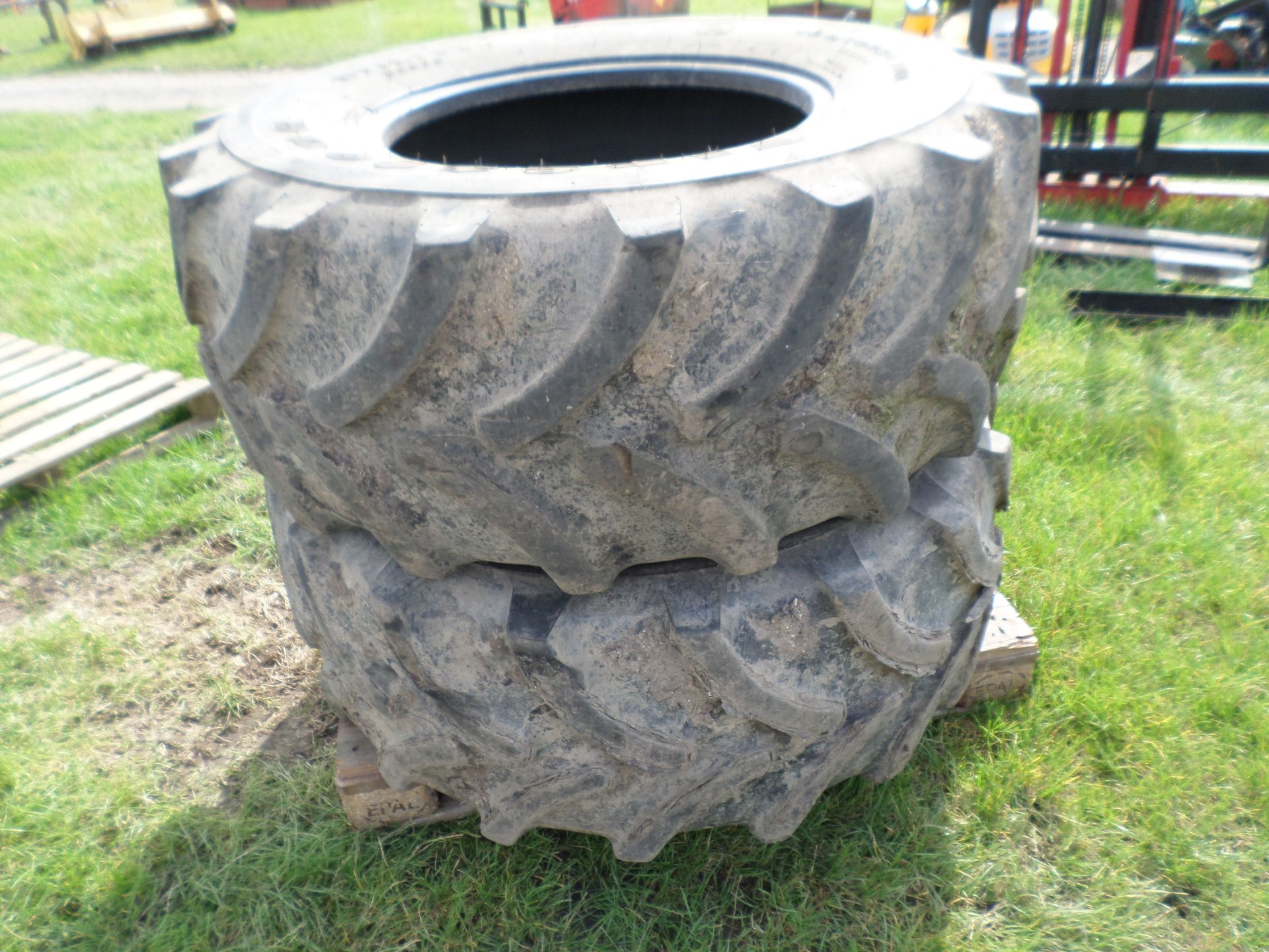 2 Firestone 460/70/24 tyres