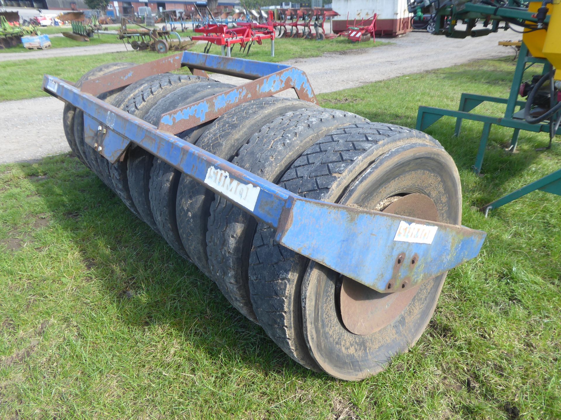 Sumo 3m trailed tyre press, all good tyres and new bearings, NO VAT - Image 2 of 3