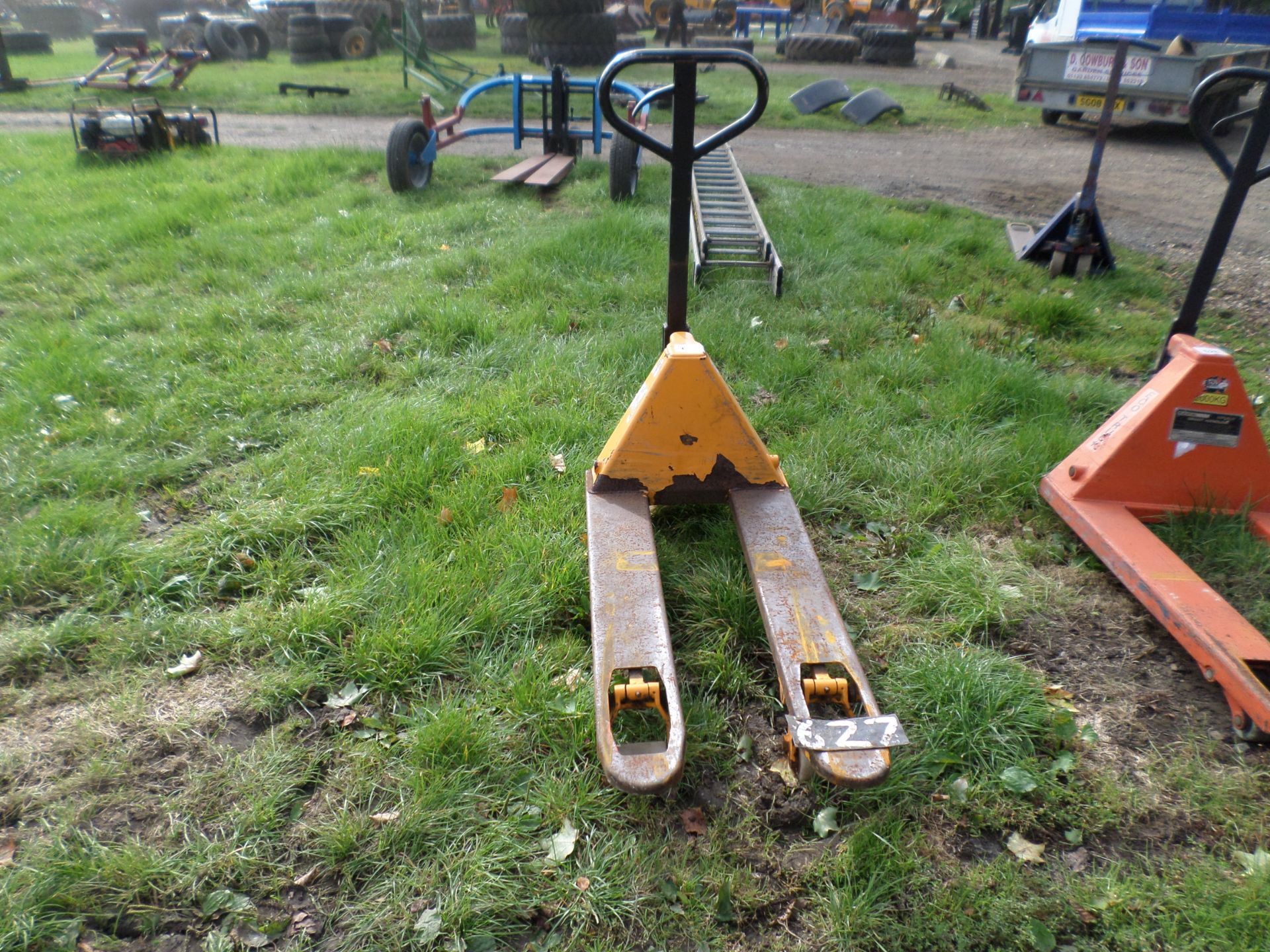 Hand pallet truck