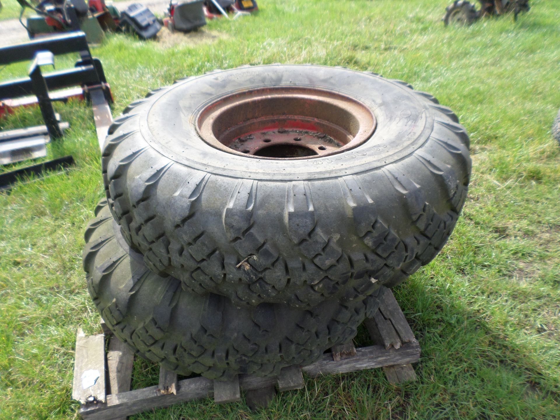 2 x 13/18 tyres on 8-stud rims