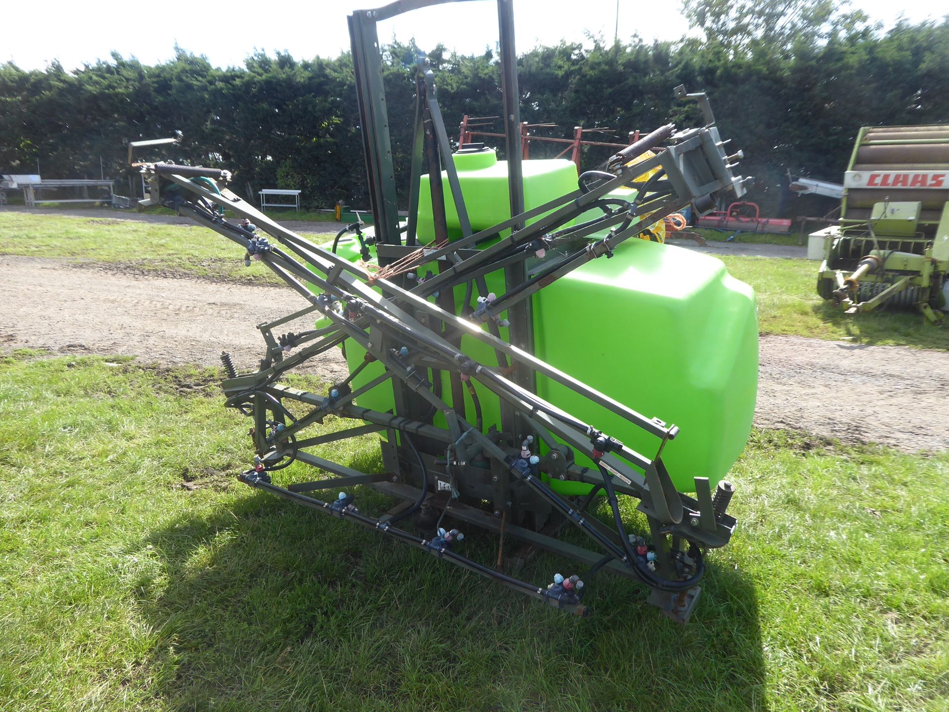 Technoma 12m sprayer, wo, c/w control box. Manual folding/hydraulic lift 1997