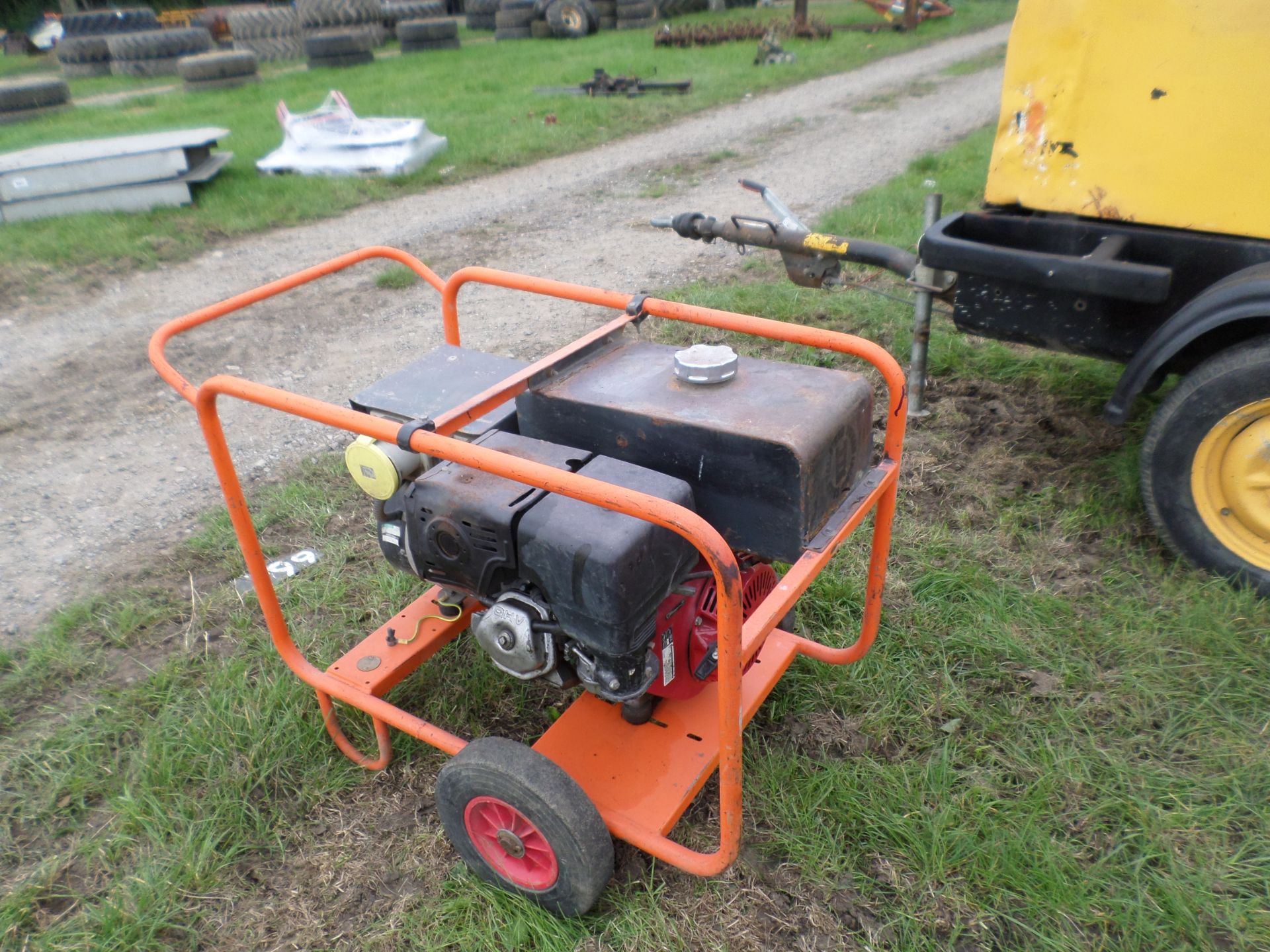 Honda 7.5kva petrol generator NO VAT - Image 2 of 2