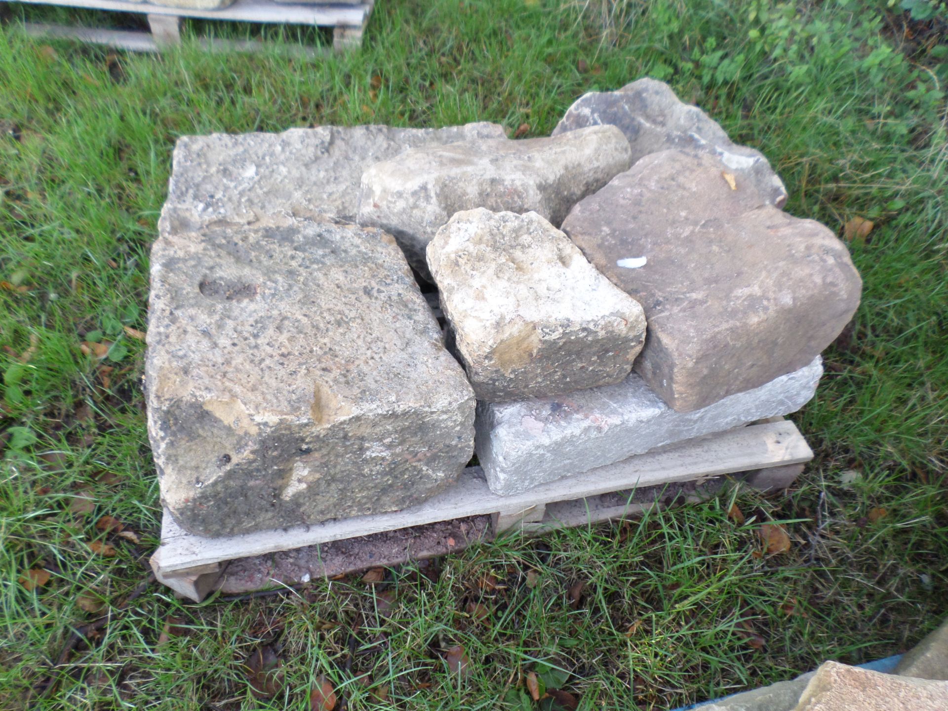 Pallet of building stone - Image 2 of 2