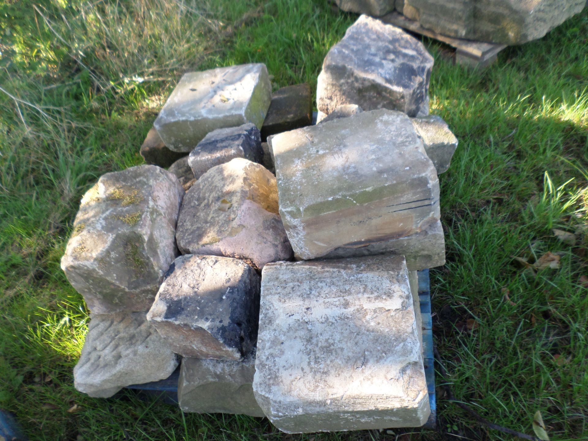 Pallet of building stone - Image 2 of 2