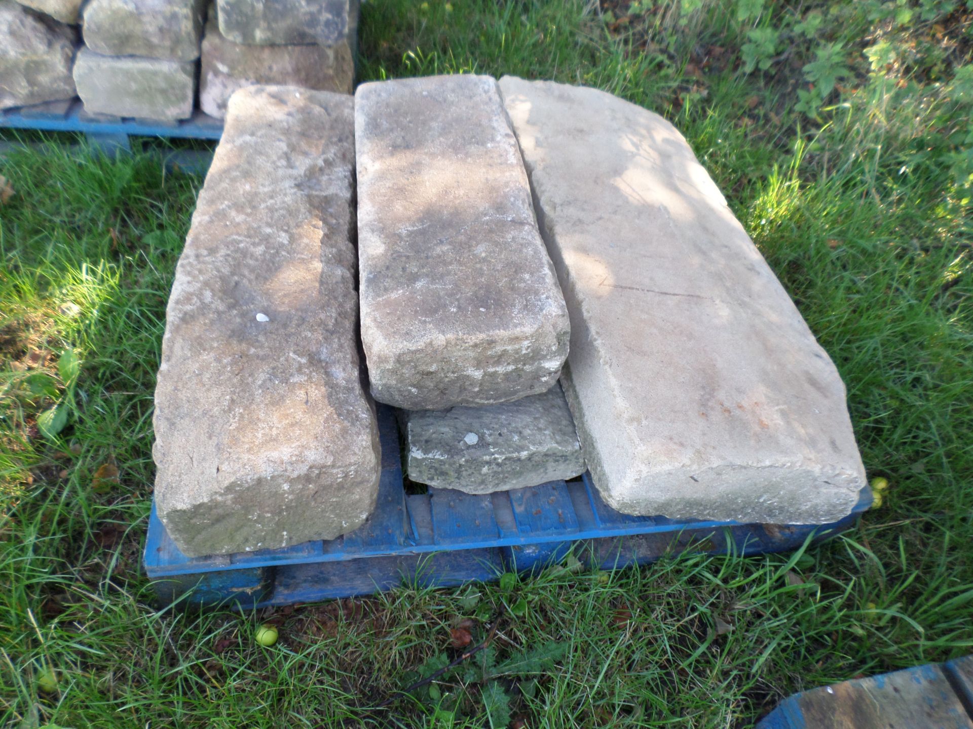 Pallet of building stone - Image 2 of 2