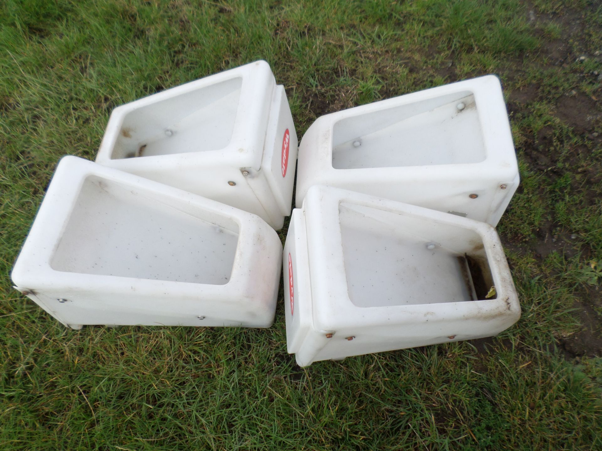 4 Wydale calf feeders - Image 2 of 2
