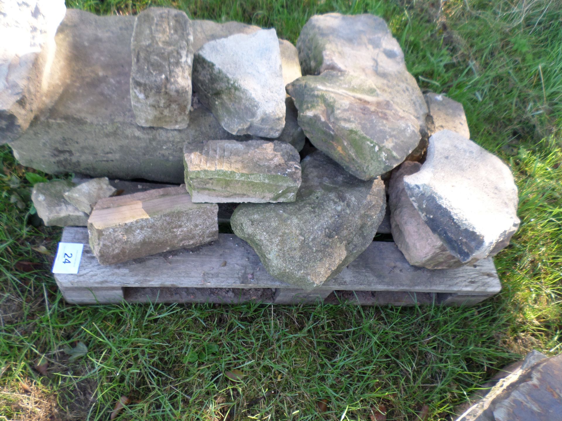 Pallet of building stone - Image 2 of 2