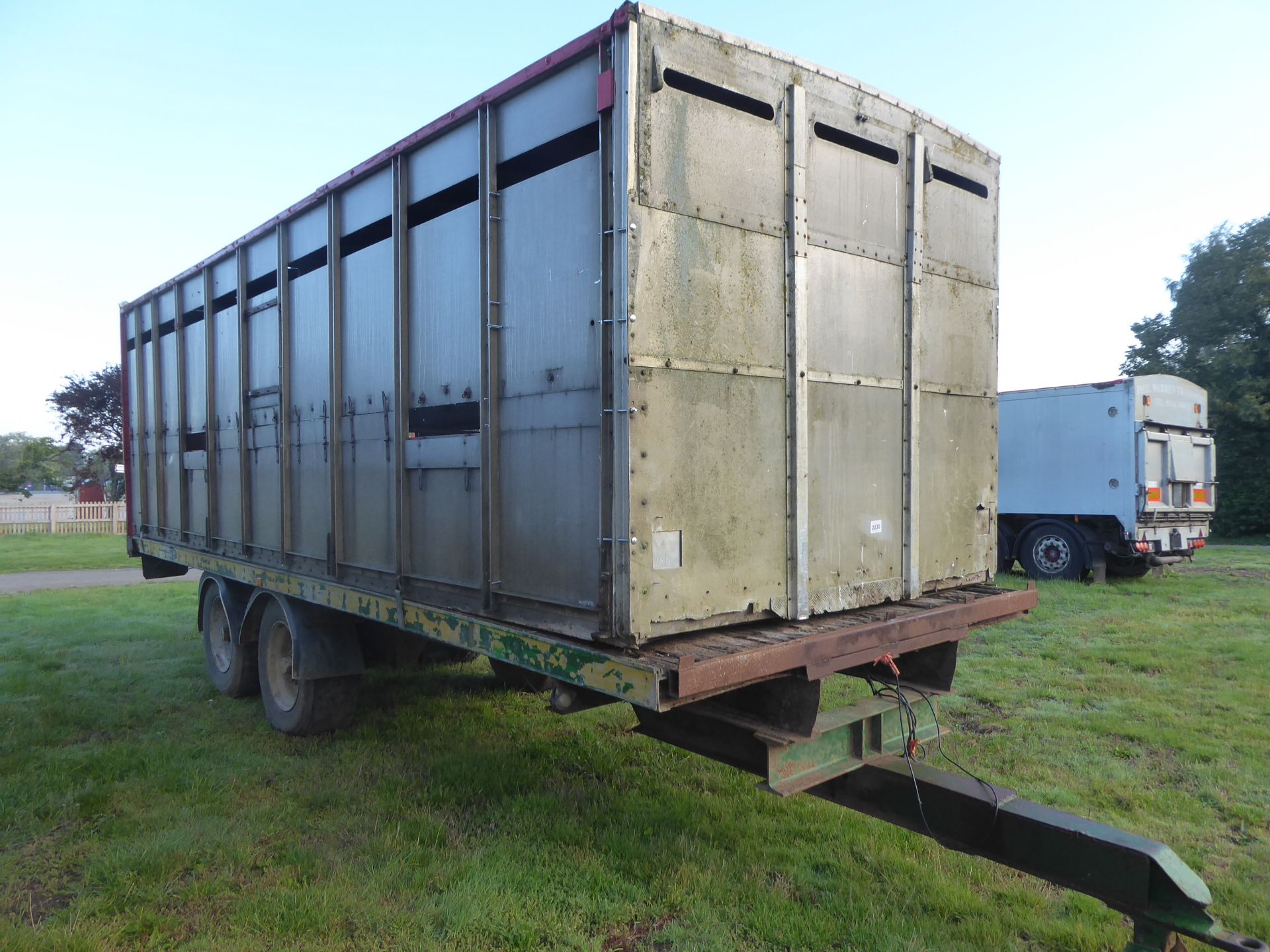 25ft tractor drawn twin axle cattle trailer with alloy body