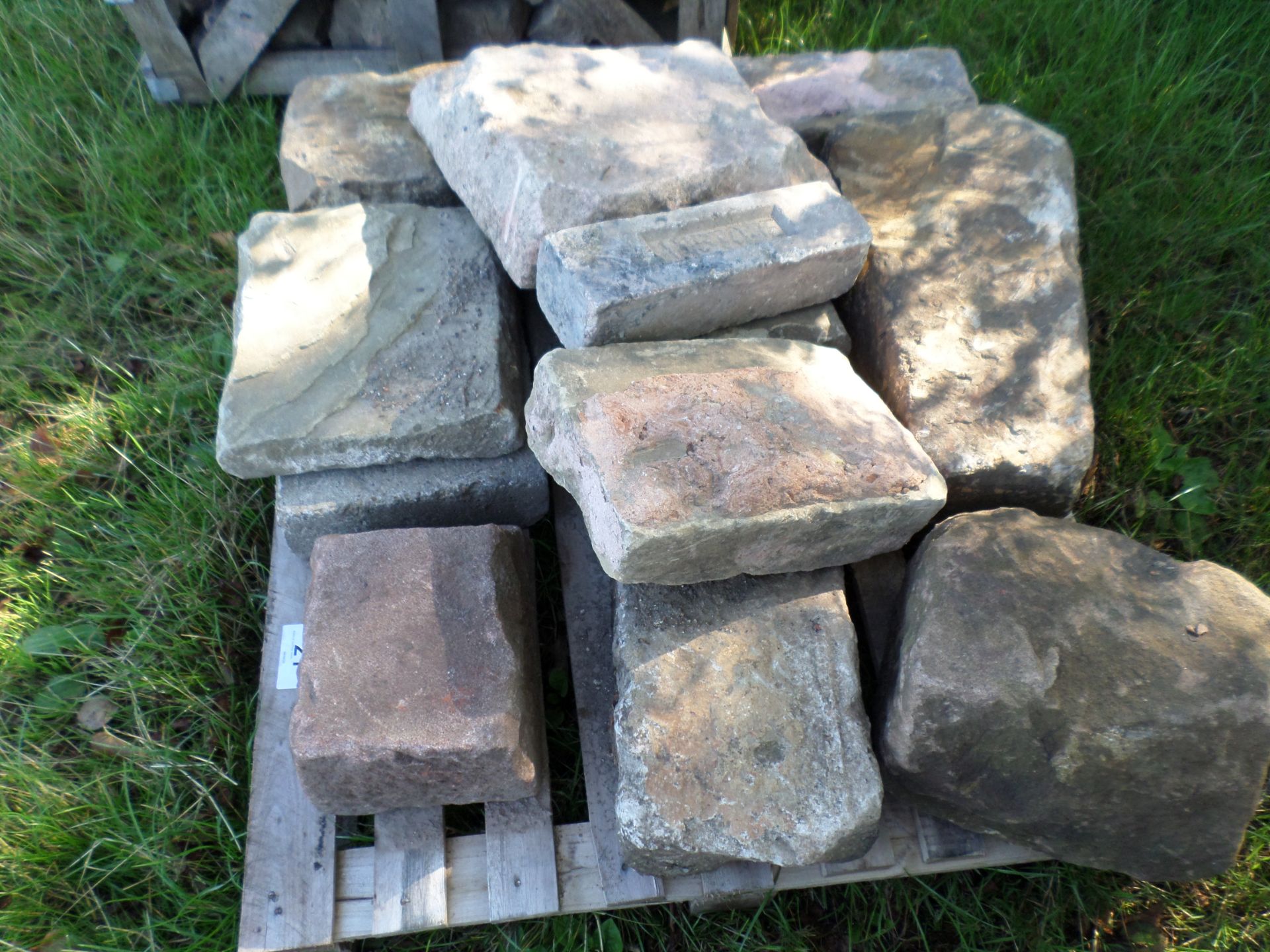 Pallet of building stone - Image 2 of 2