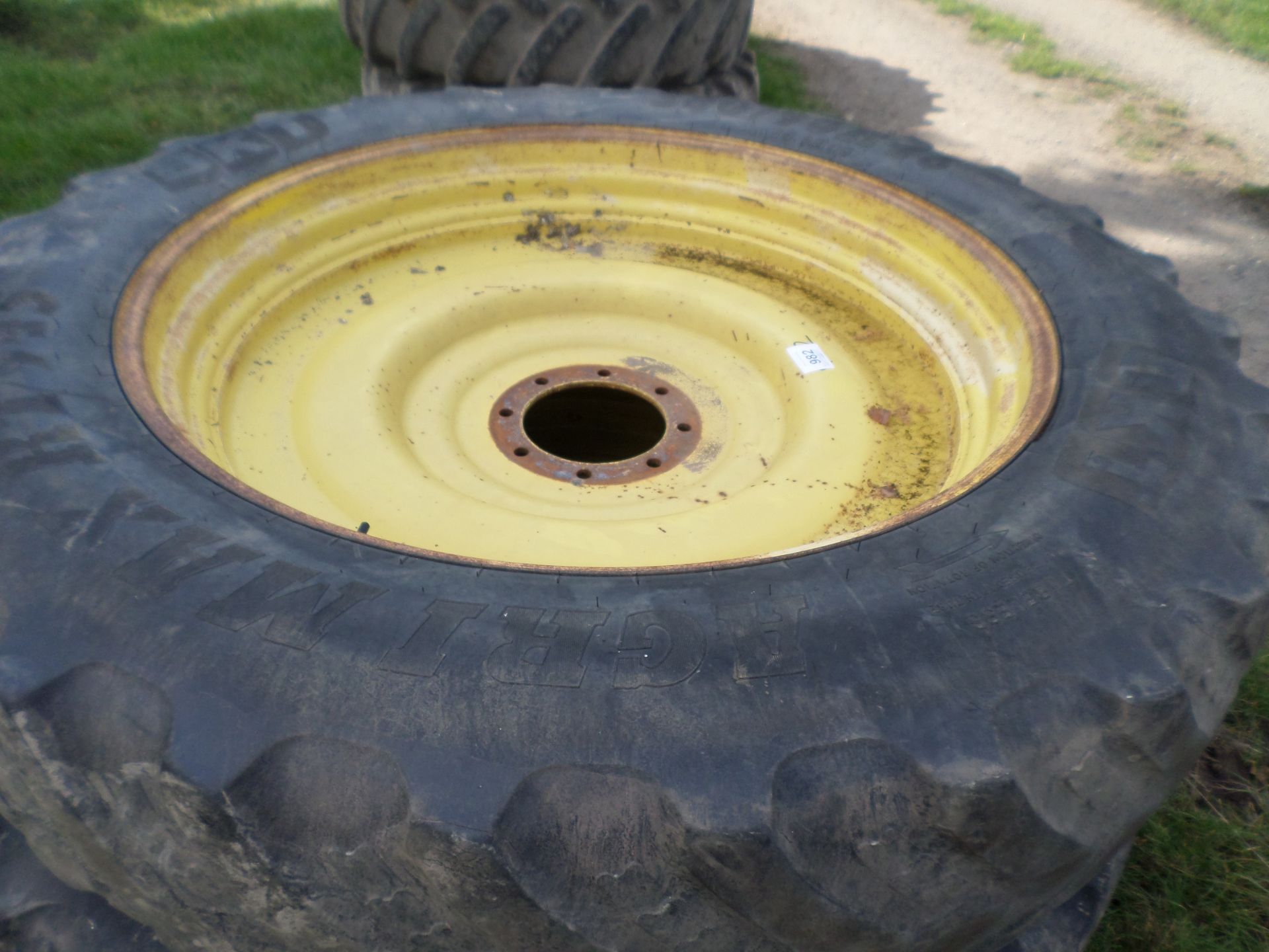 Set of 4 John Deere fixed centre row crop wheels to fit 6020/6030 series, 380/90/46 rears and 380/ - Image 5 of 5