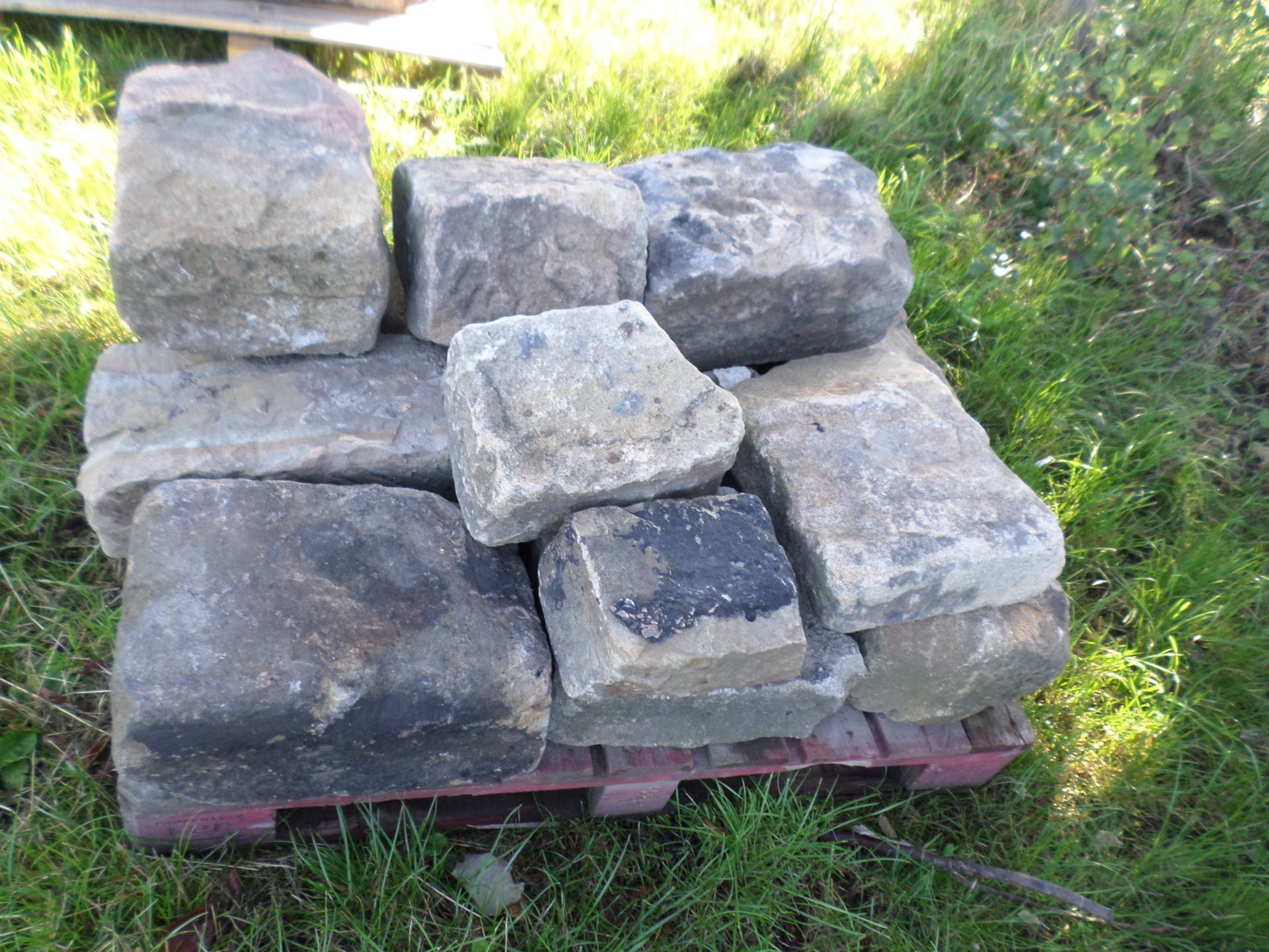 Pallet of building stone - Image 2 of 2