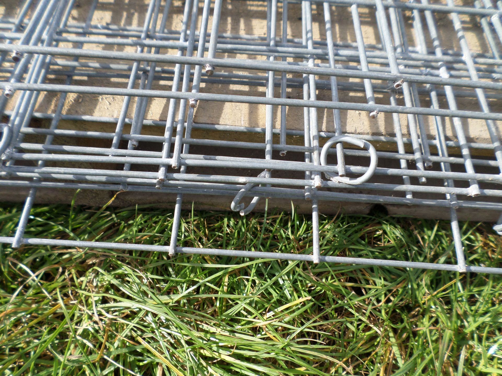 Metal mesh fencing - Image 2 of 2