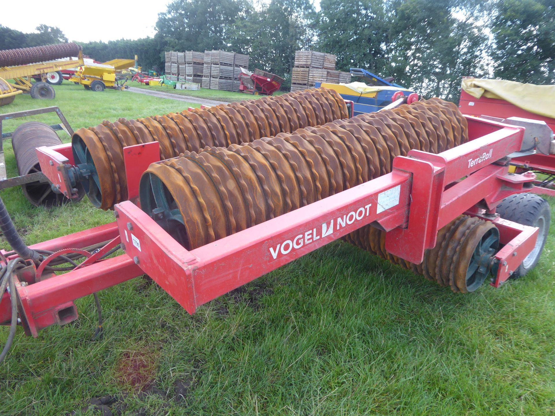 Vogen & Noot Terra Roll hydraulic 6.3m folding rollers with 20" breaker rings, vgc - Image 2 of 4