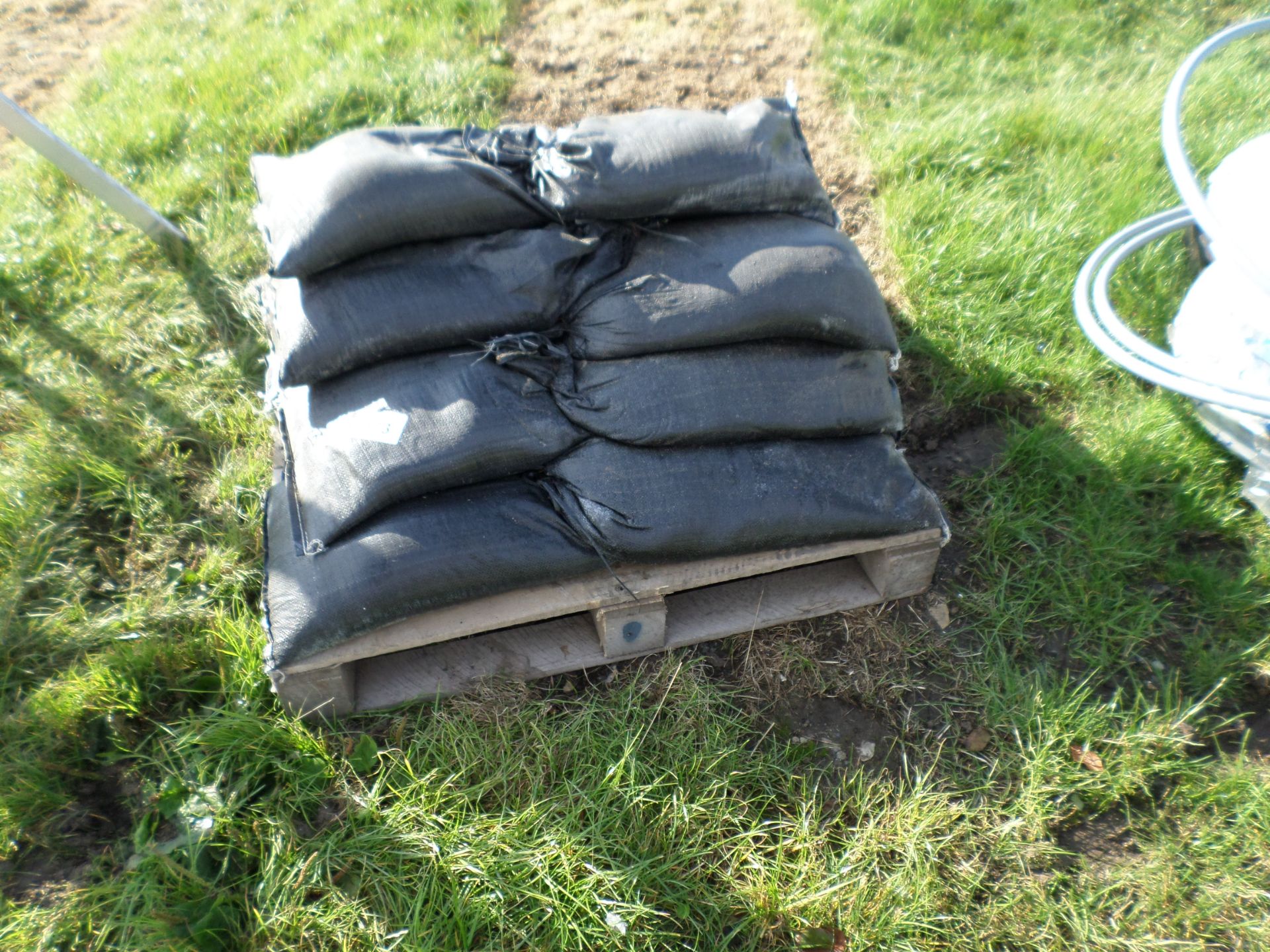 Pallet of sand bags NO VAT - Image 2 of 2