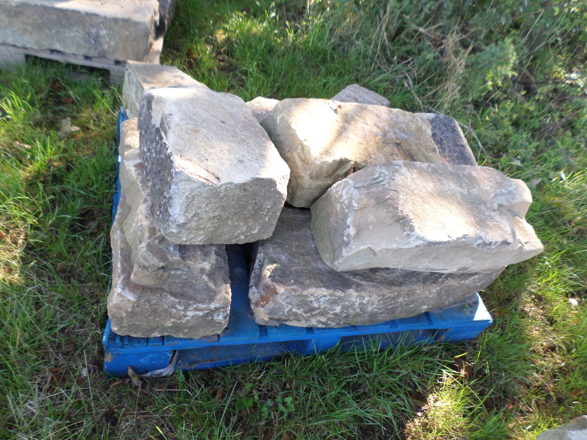 Pallet of building stone - Image 2 of 2