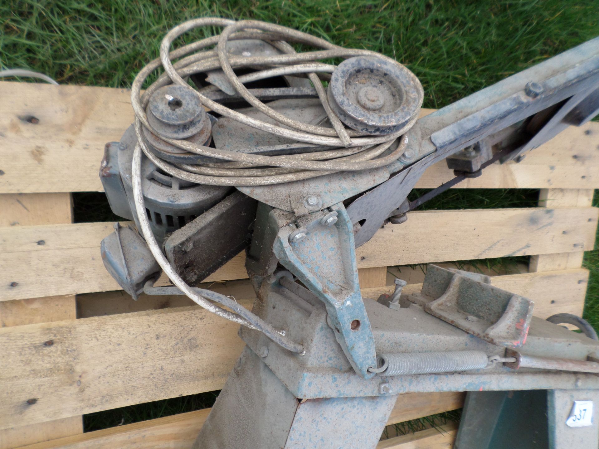 Electric band saw - Image 2 of 2